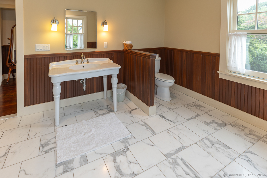 17 Agawam Avenue Property Photo 25