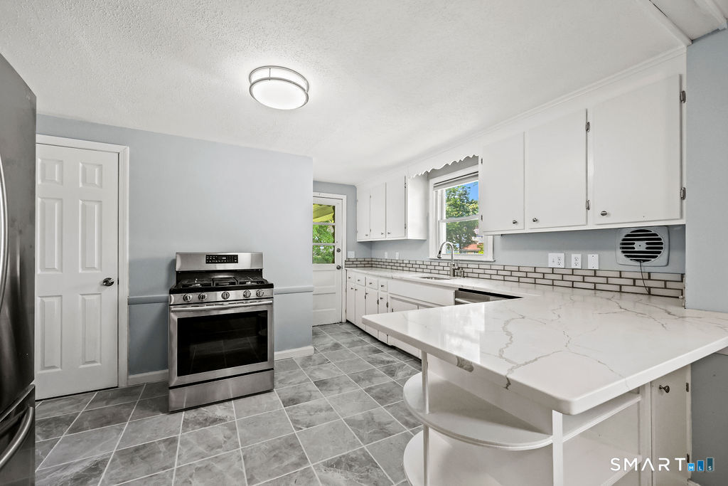 130 Florence Street Property Photo 6