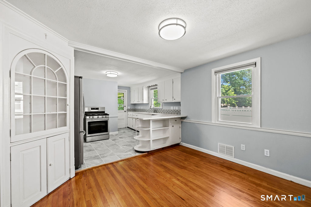 130 Florence Street Property Photo 7