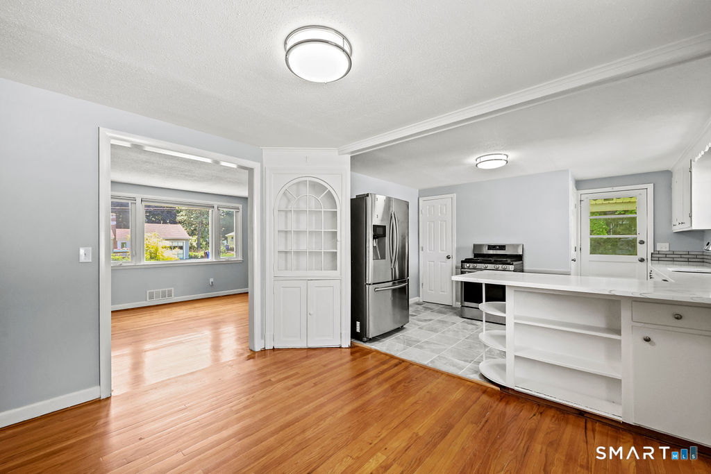 130 Florence Street Property Photo 8