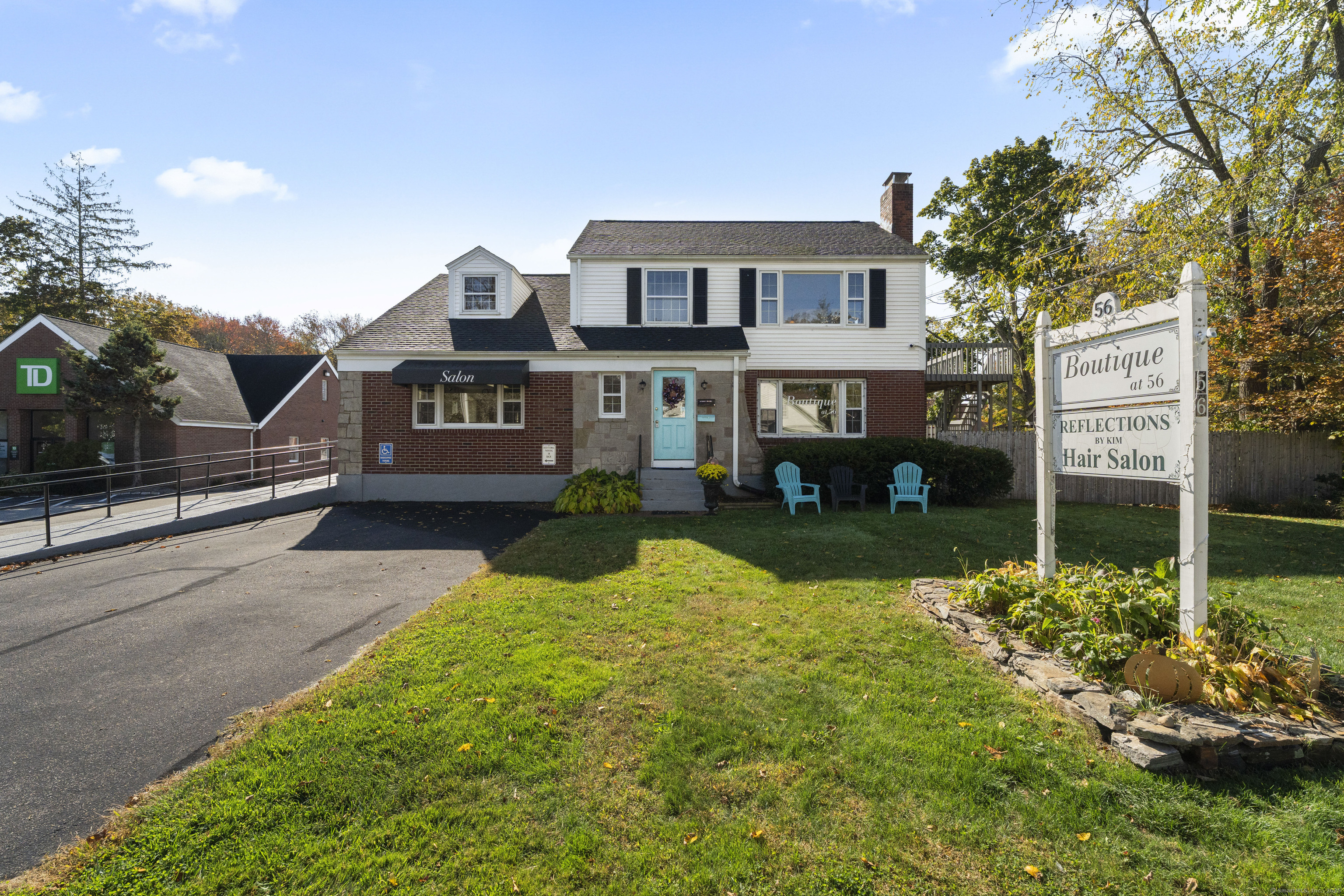 56 Norwich Avenue Property Photo 1