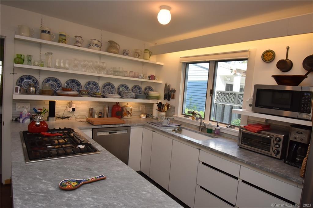 15 Trumbull Street Property Photo 6