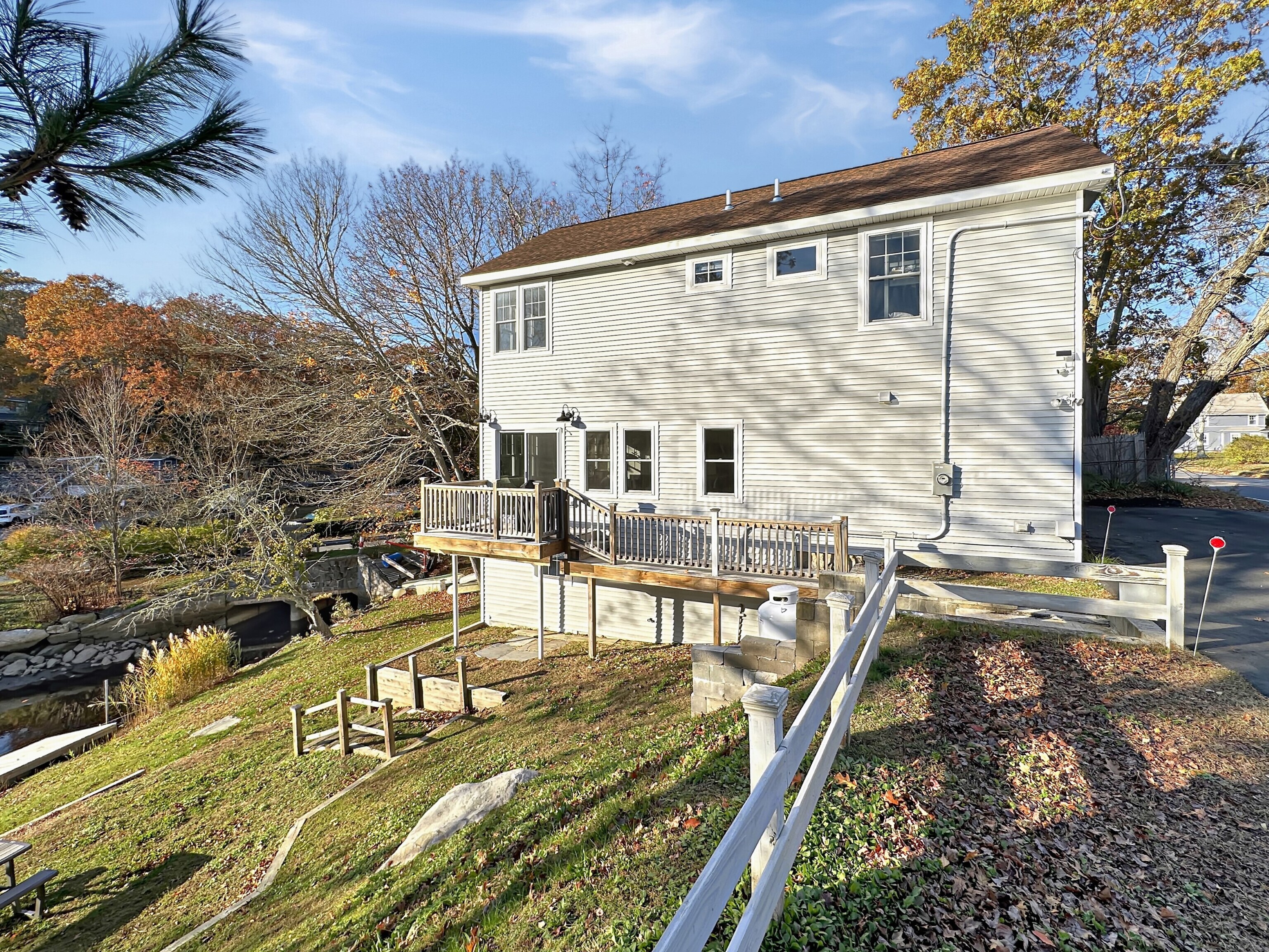 276 Niantic River Road Property Photo 4