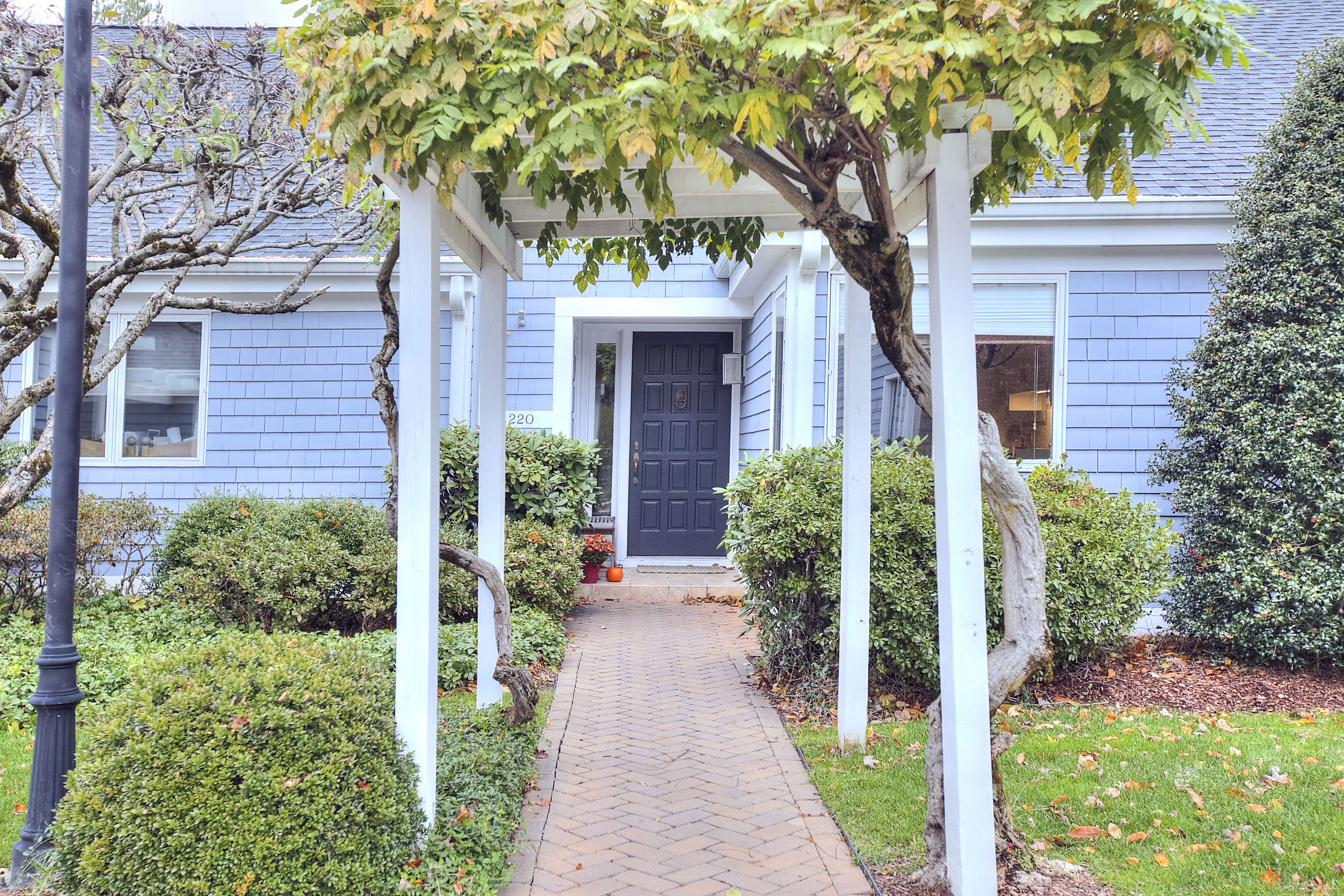 220 Lansdowne 220 Property Photo 1