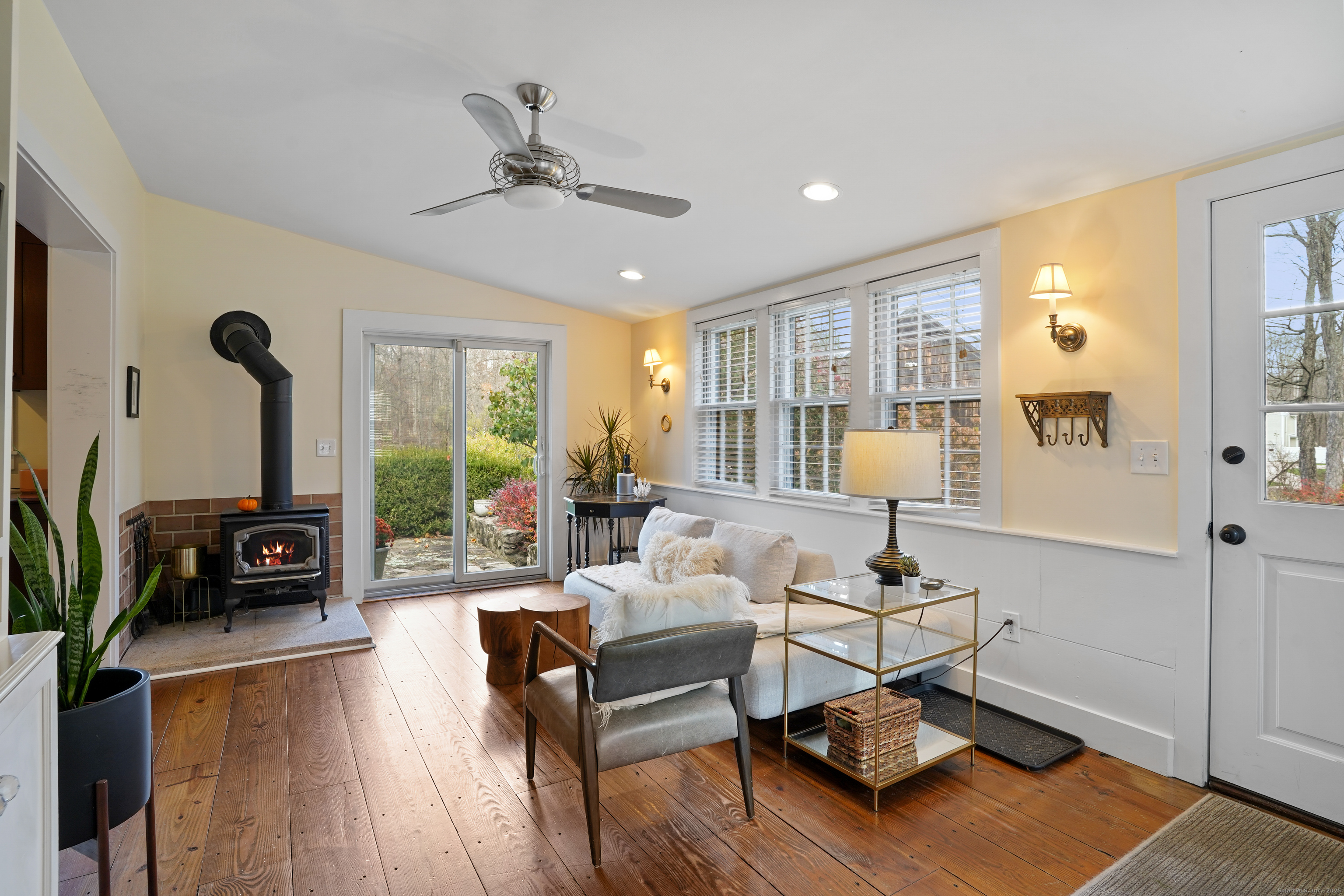 24138909 Property Photo 2