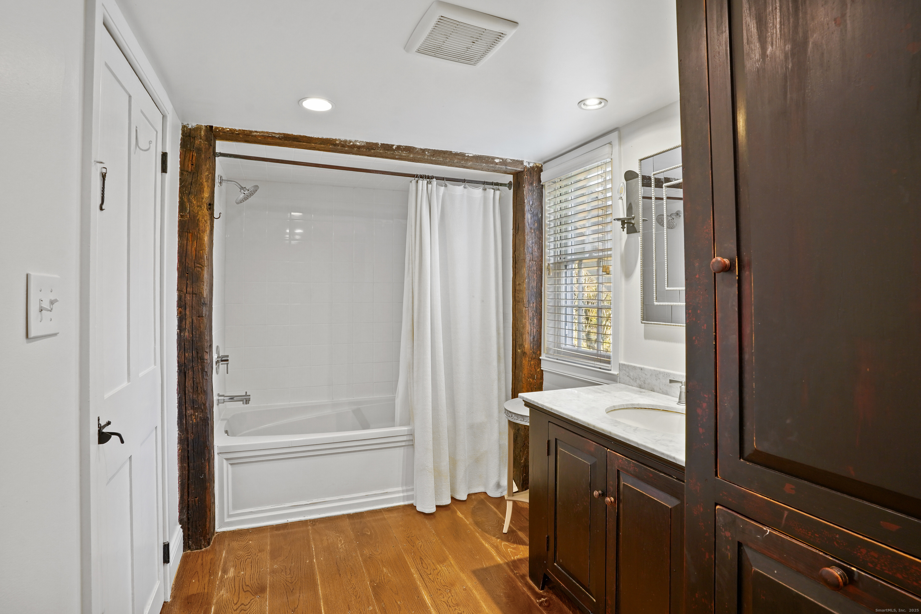 24138909 Property Photo 17