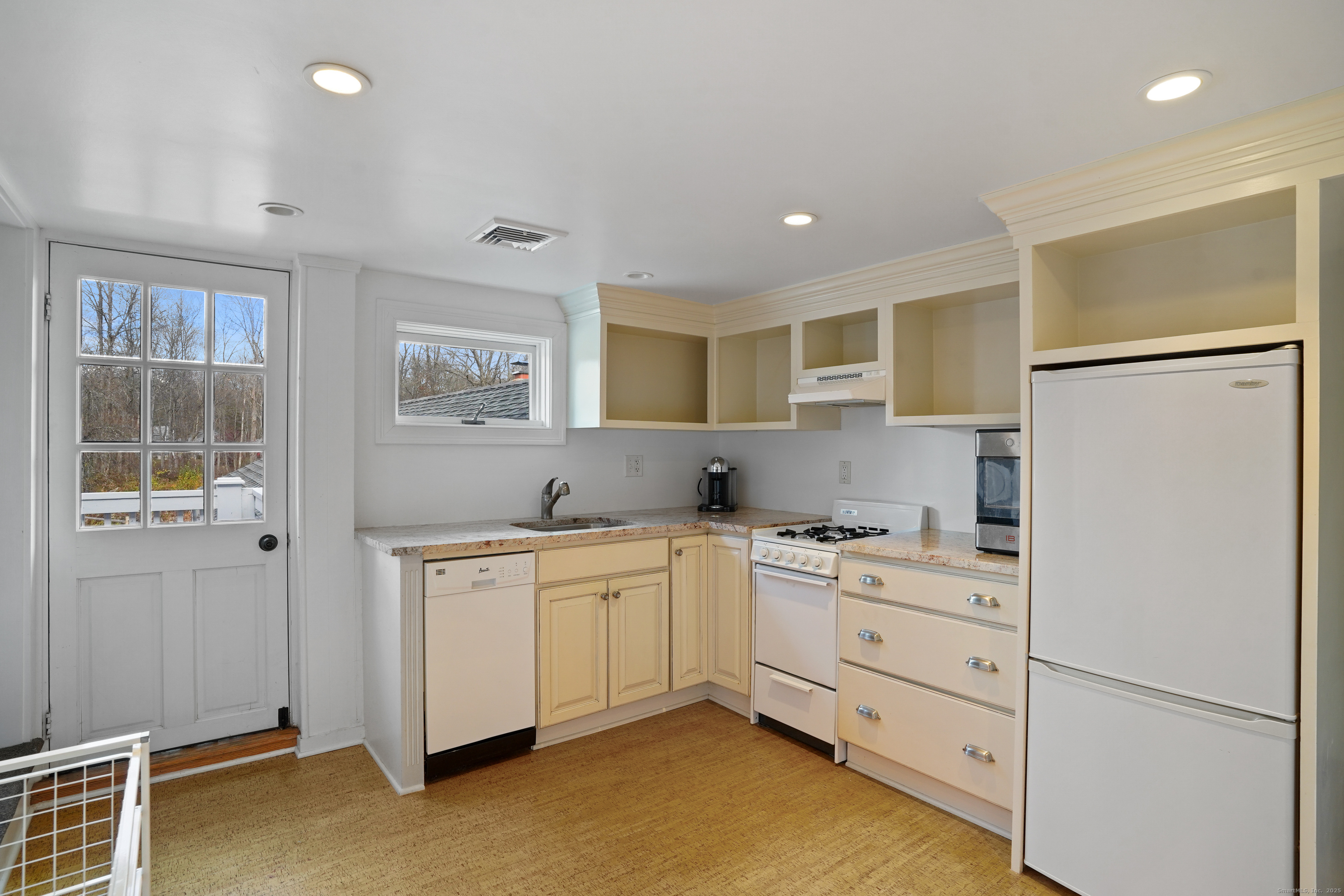 24138909 Property Photo 23