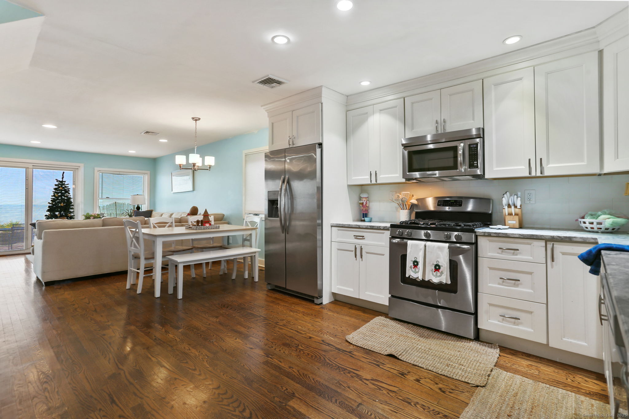 1235-1236 Fairfield Beach Road Property Photo 7