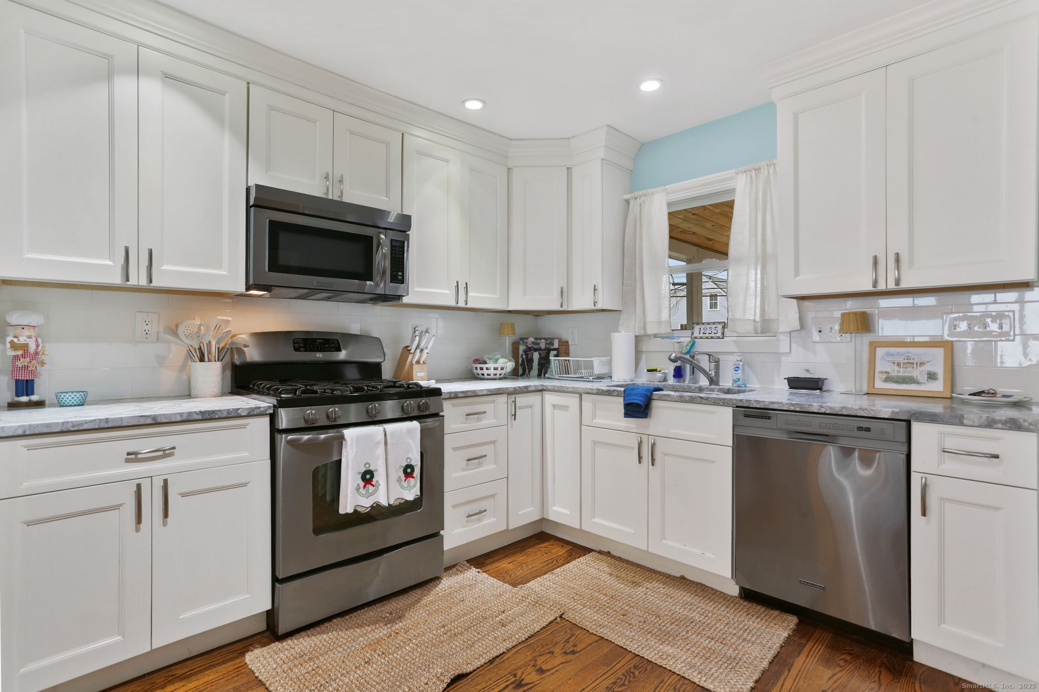 1235-1236 Fairfield Beach Road Property Photo 8