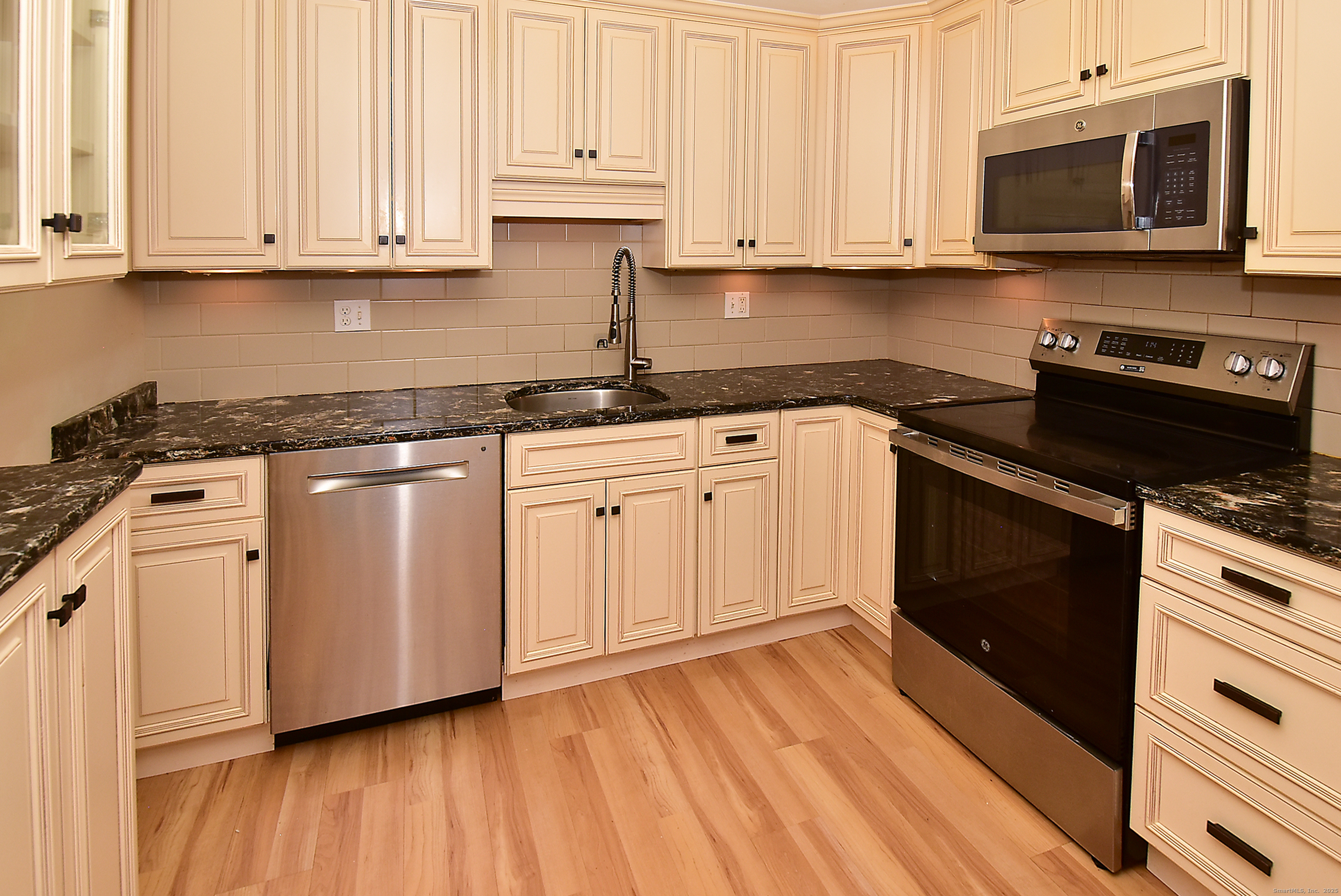 7 Barrington C Drive Property Photo 8