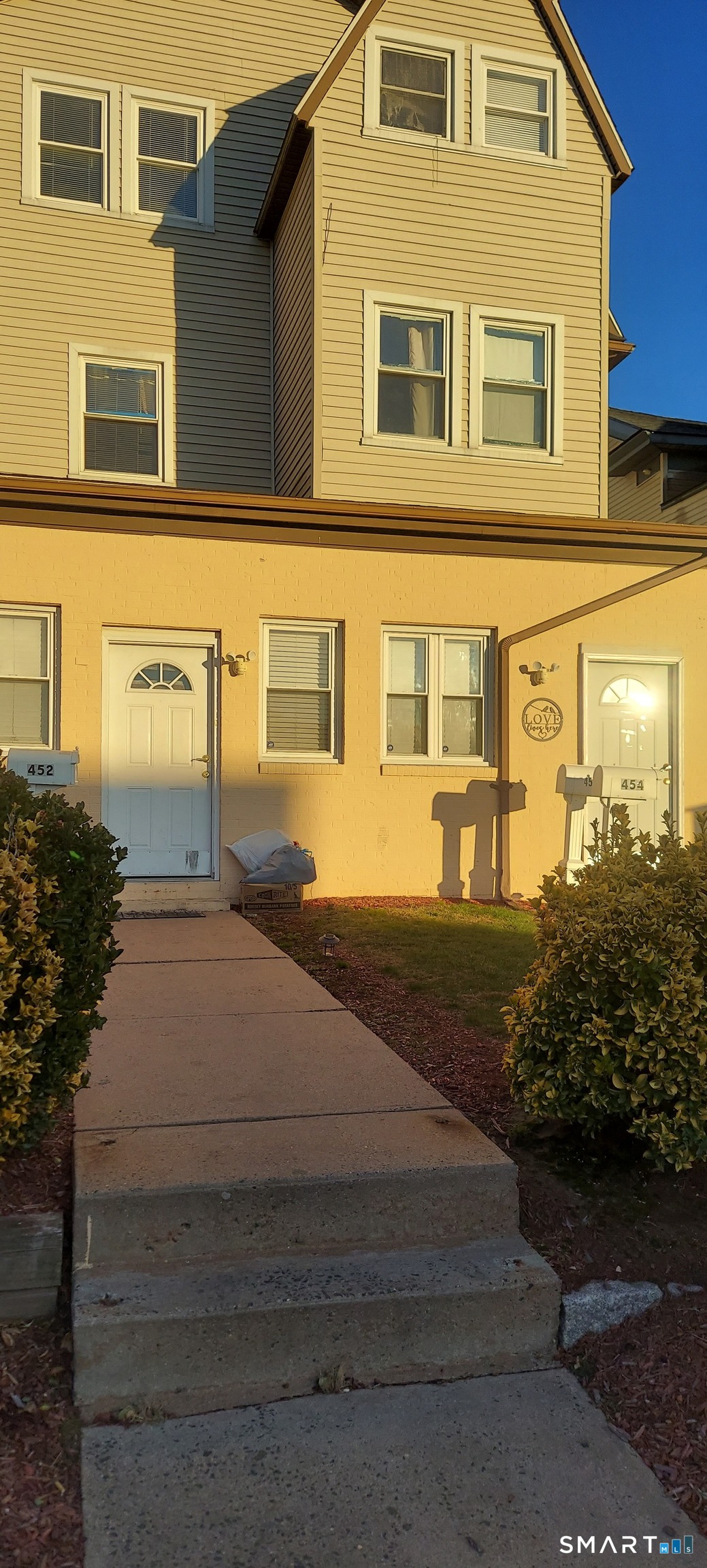 452 Wethersfield 3 Avenue Property Photo 1