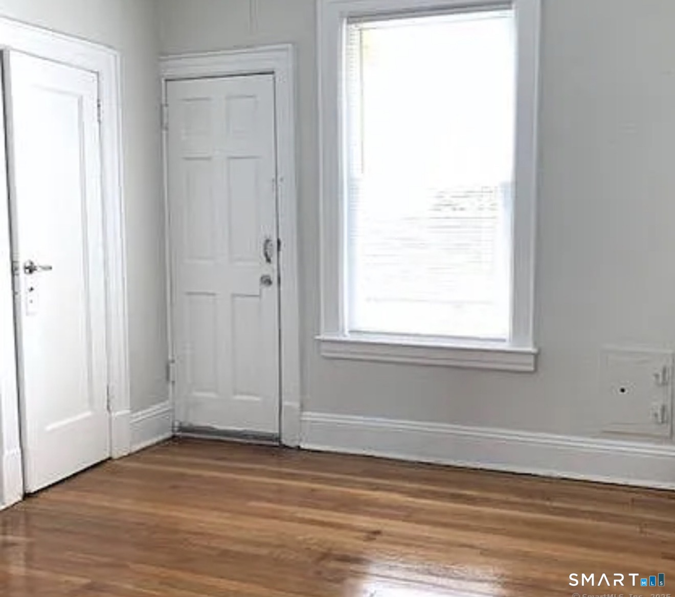 1589 Fairfield 15 Avenue Property Photo 2