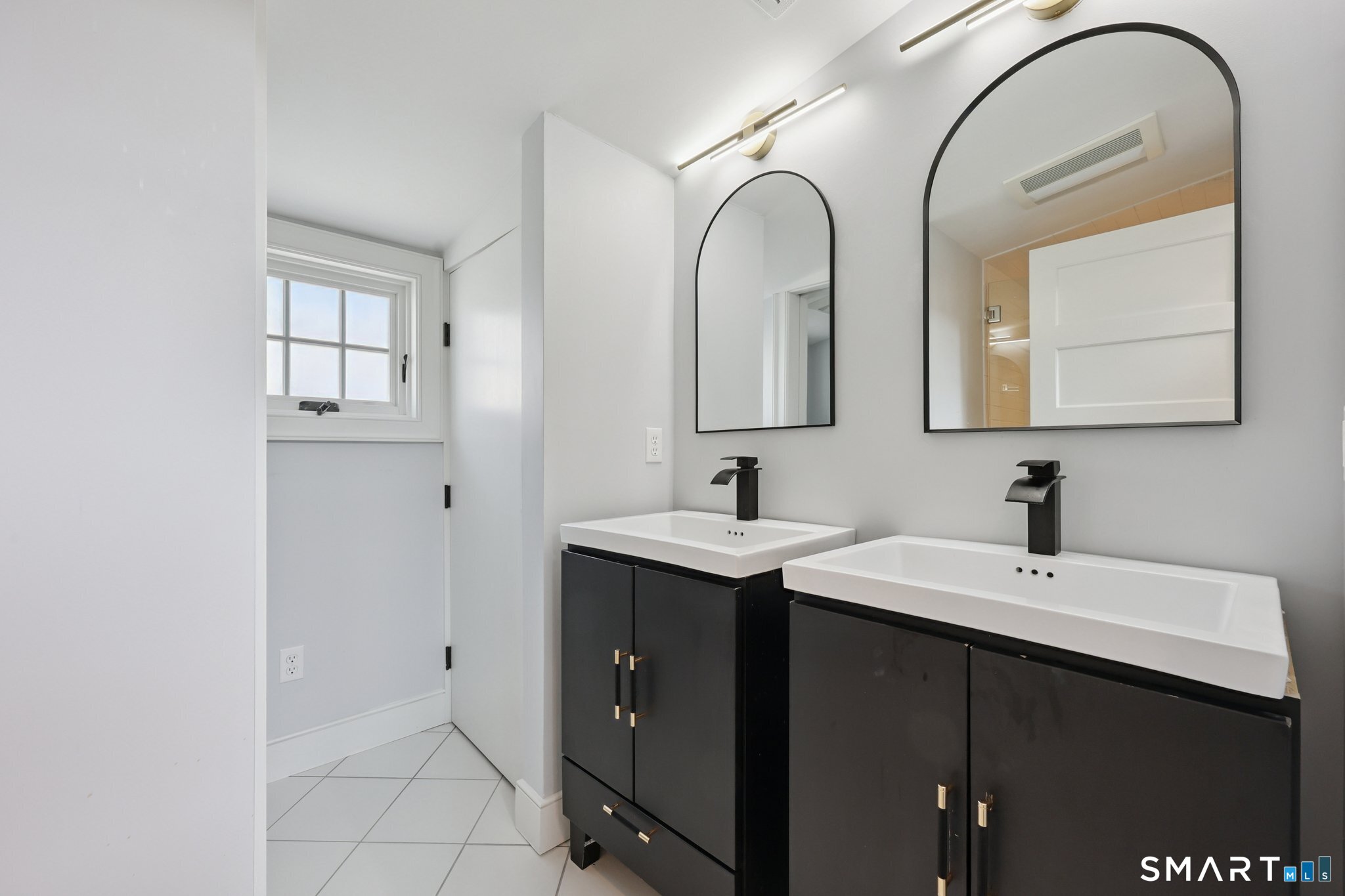 19 Middle Beach Road Property Photo 20
