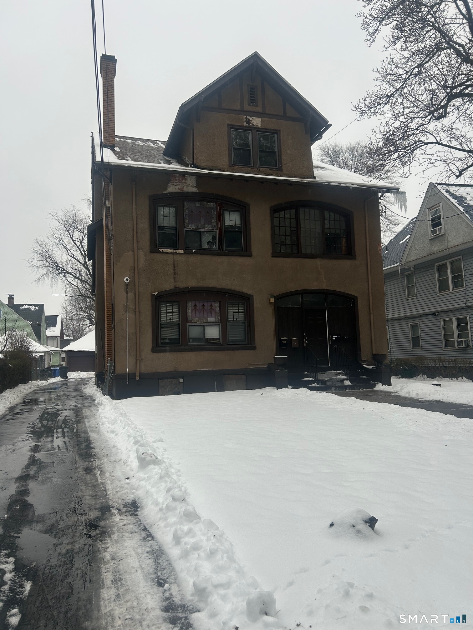 304 Edgewood 2 Street