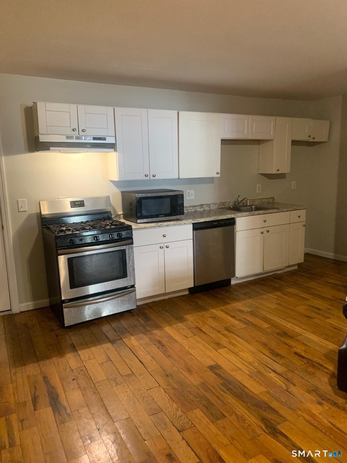 1410 Stratford Avenue Property Photo 1