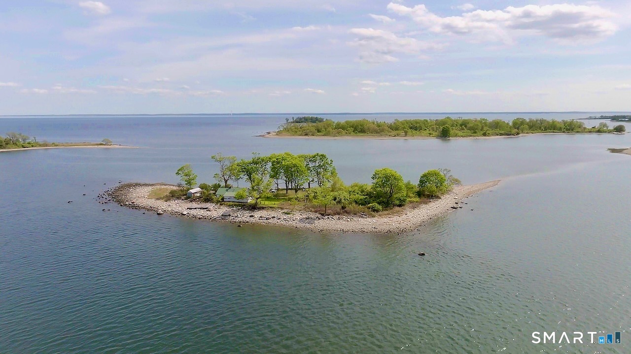 Betts Island Property Photo 1