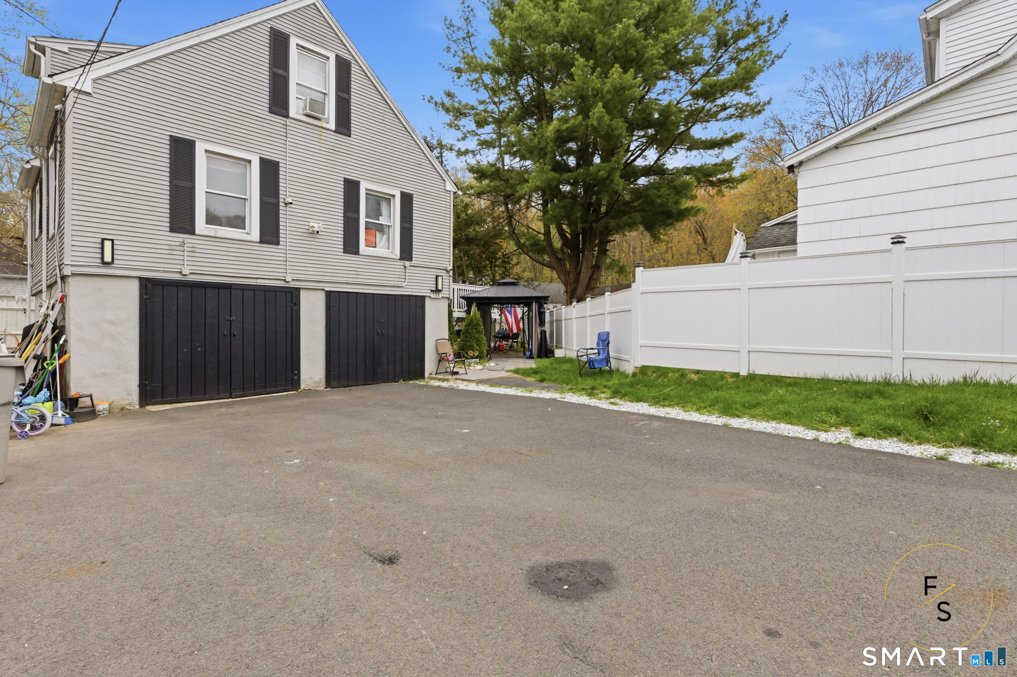 135 Newell Avenue Property Photo 2
