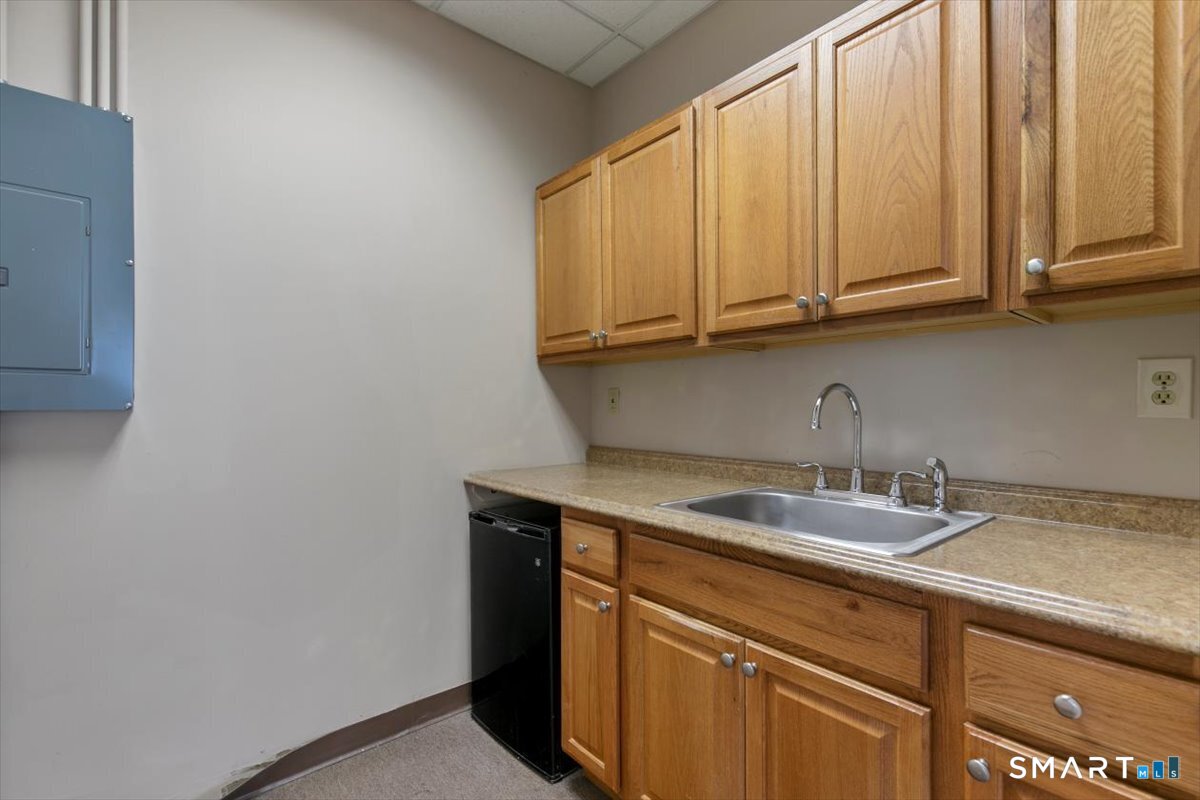 2428 Whitney Avenue Property Photo 16