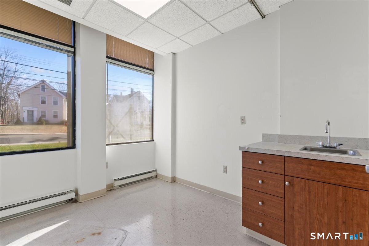 2428 Whitney Avenue Property Photo 31