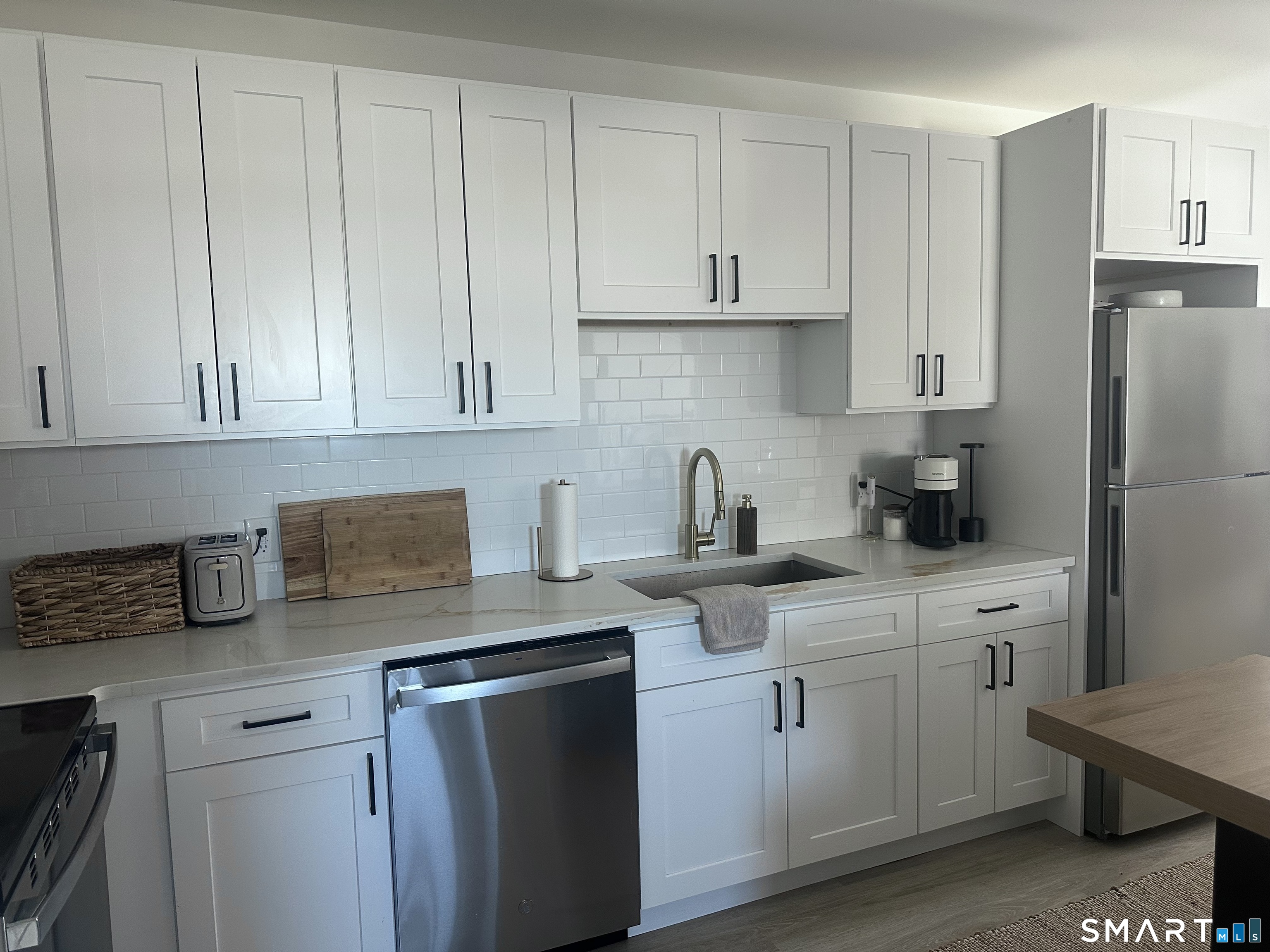 211 Ferry 208 Boulevard Property Photo 8