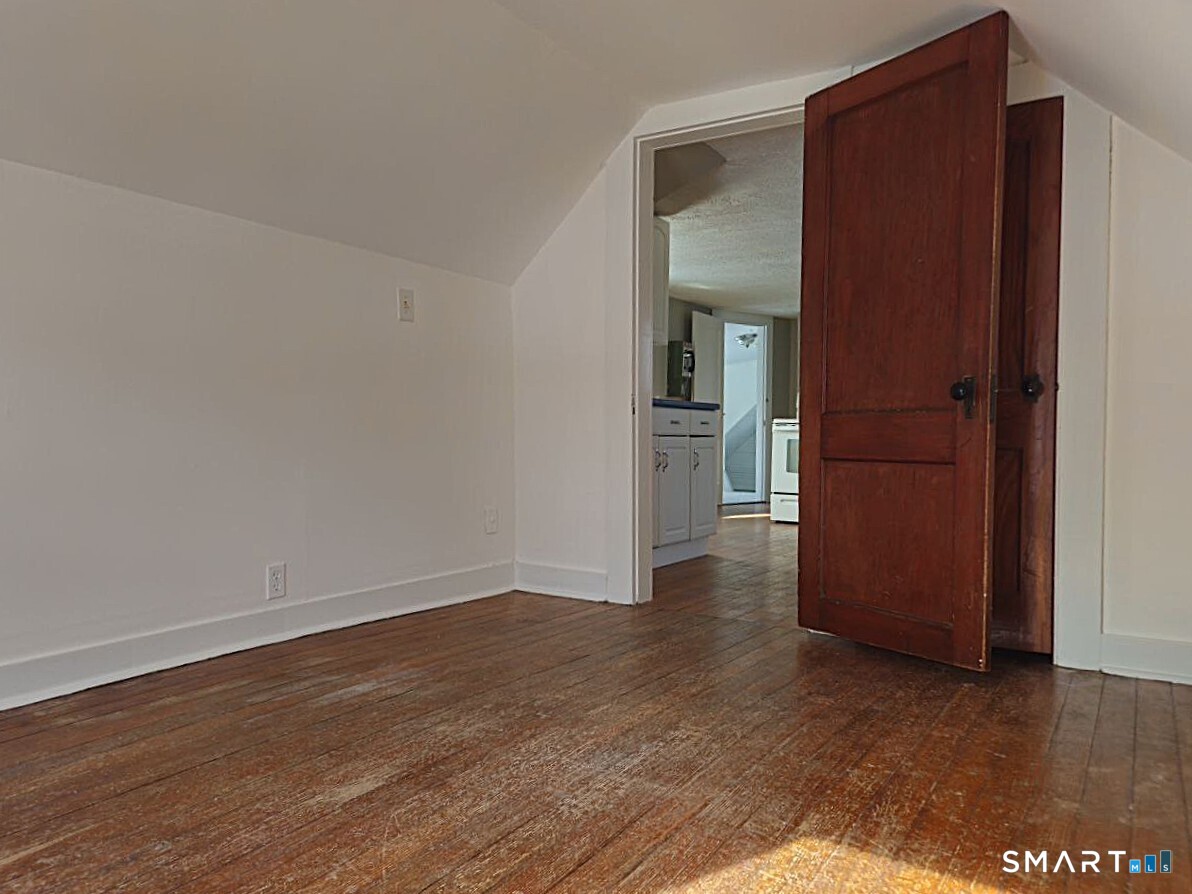 21 Sigourney 3 Street Property Photo 7