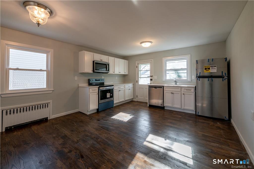 927 Birmingham Street Property Photo 5