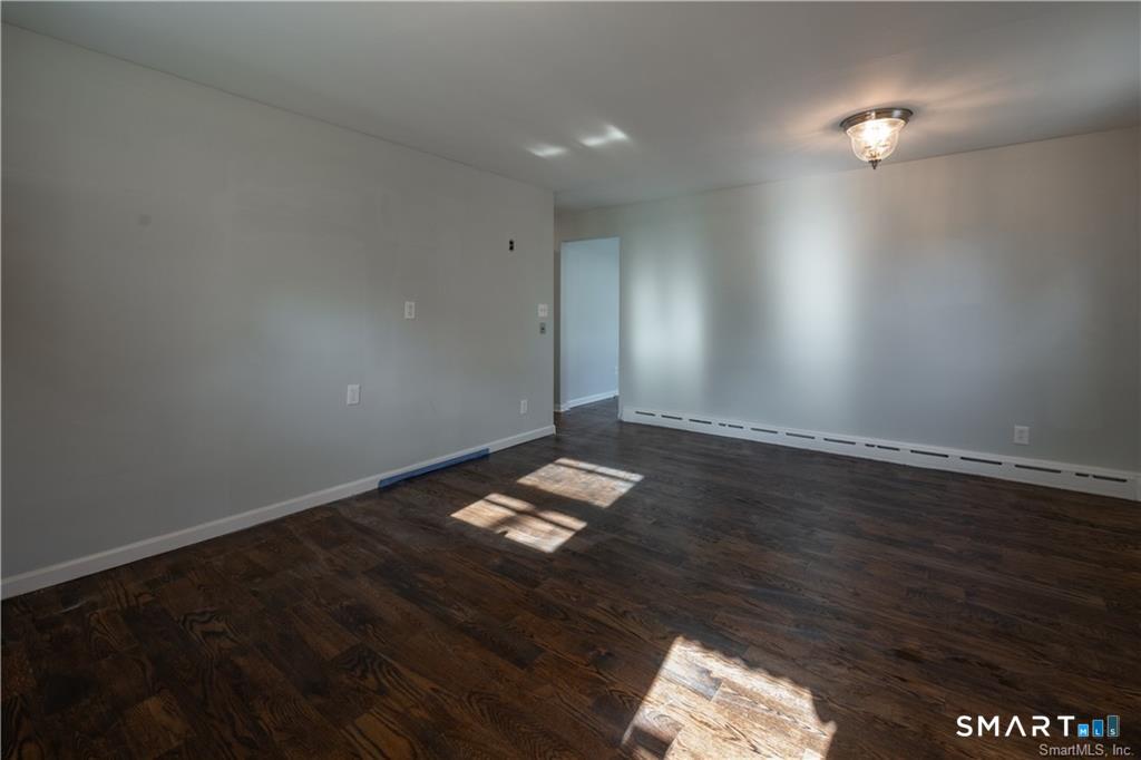 927 Birmingham Street Property Photo 10