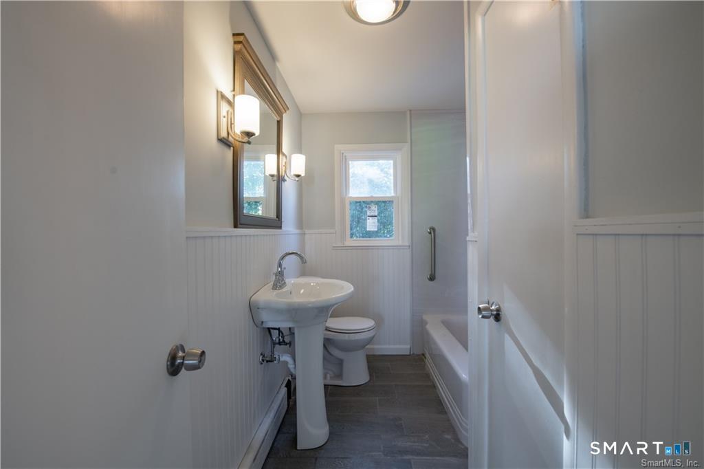 927 Birmingham Street Property Photo 11