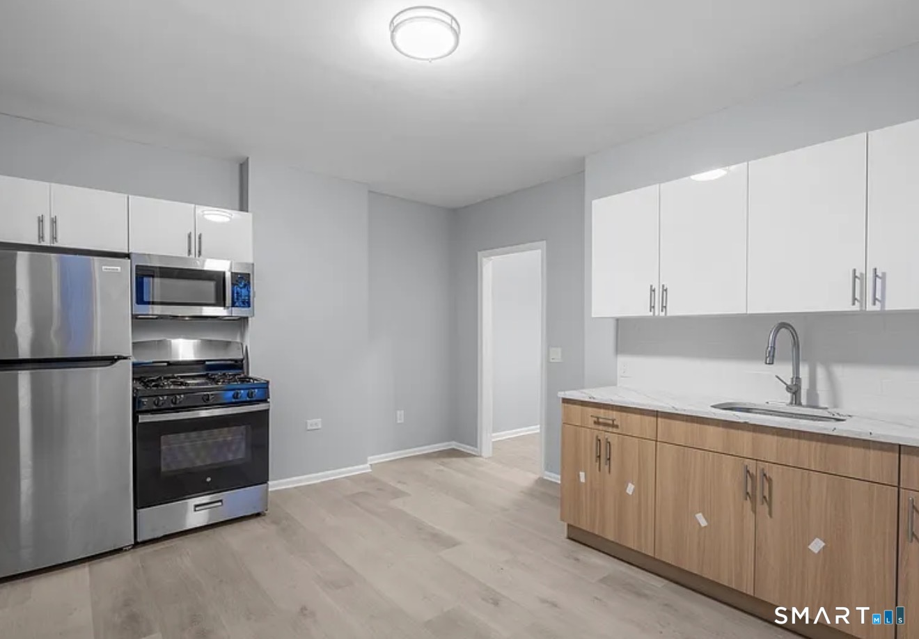 301 Poplar Street Property Photo 1