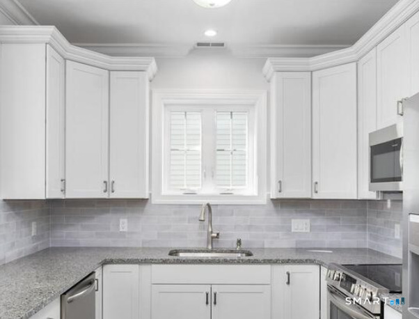 930 Reef Road Property Photo 7