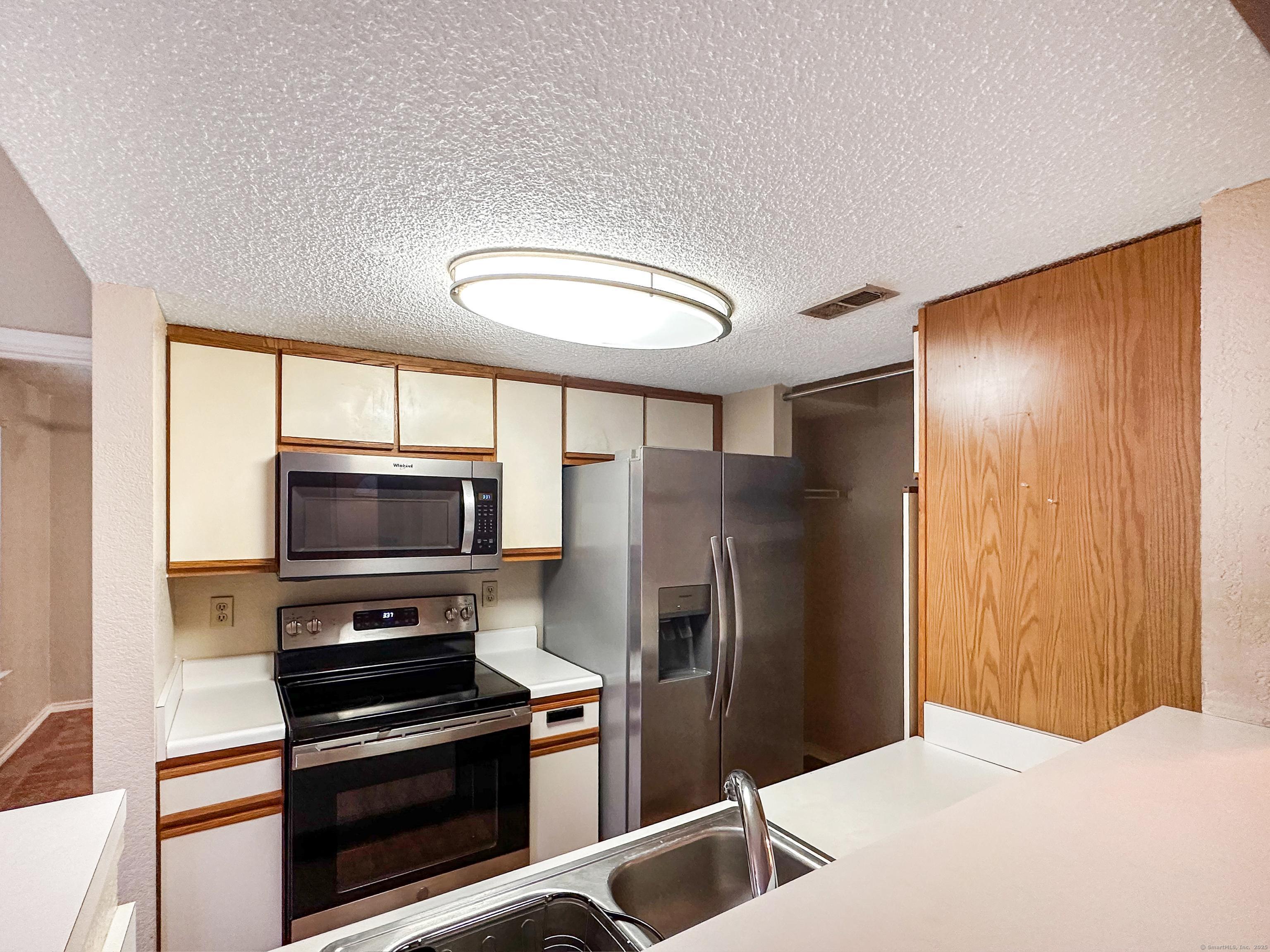 31 High Apt 11304 Street Property Photo 4