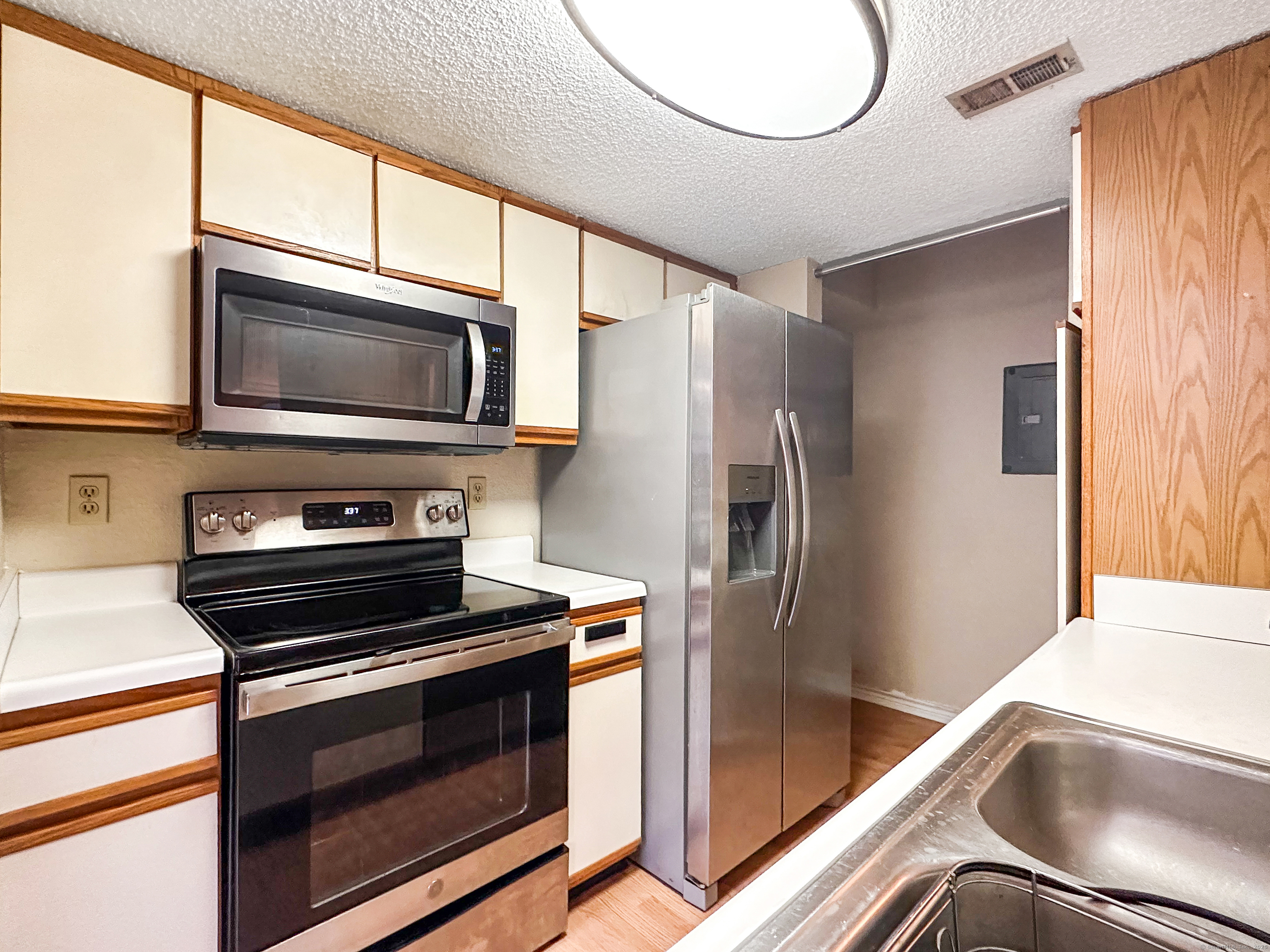 31 High Apt 11304 Street Property Photo 7