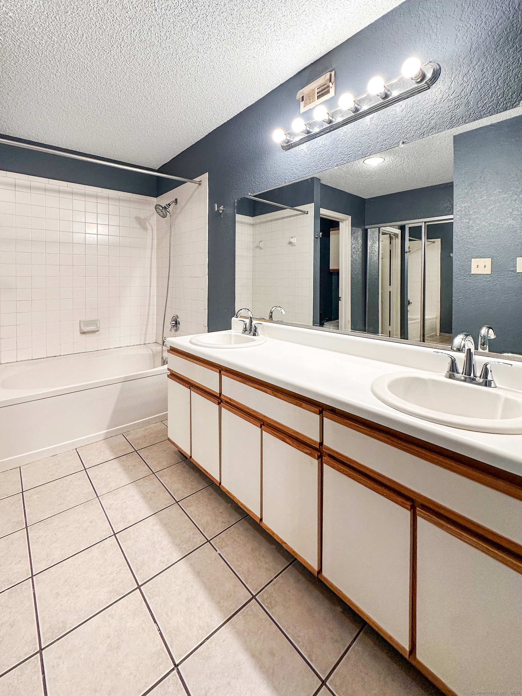 31 High Apt 11304 Street Property Photo 10