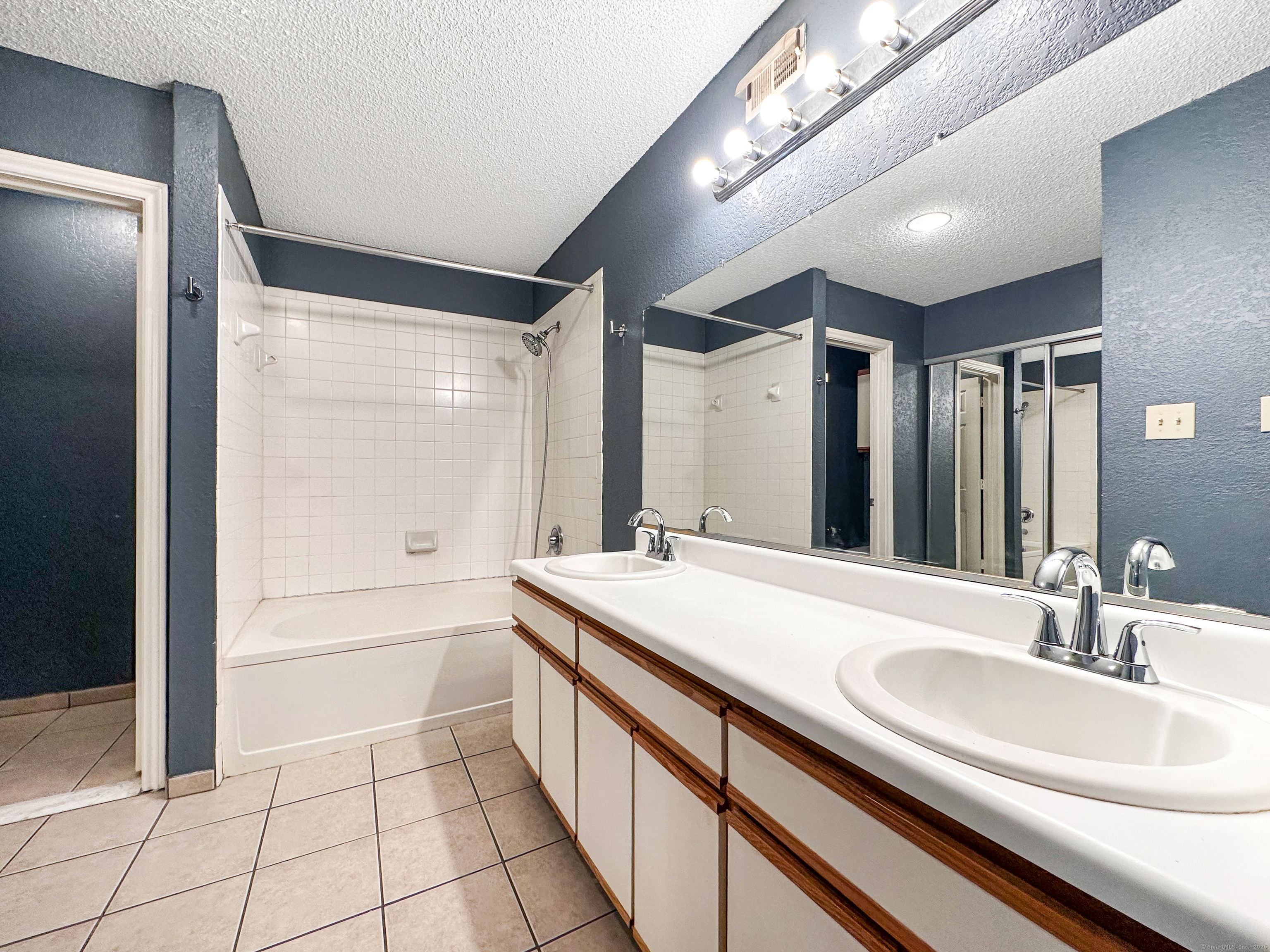 31 High Apt 11304 Street Property Photo 11