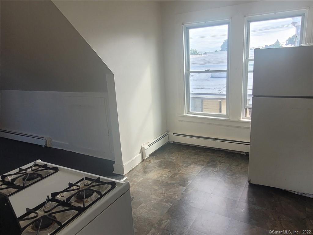 23-25 Morgan Avenue Property Photo 11