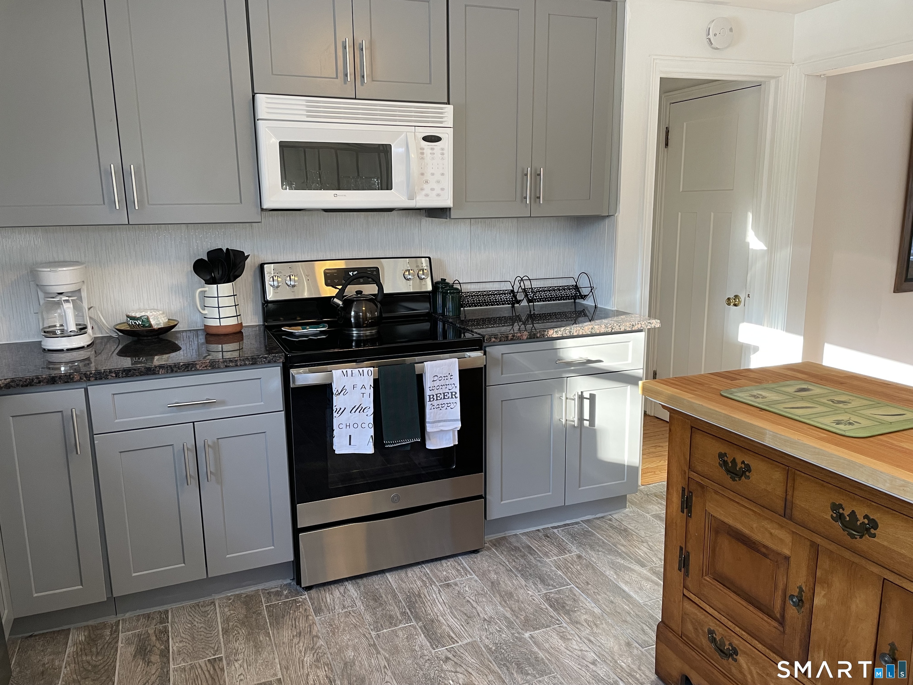 1347 Hall Boulevard Property Photo 6