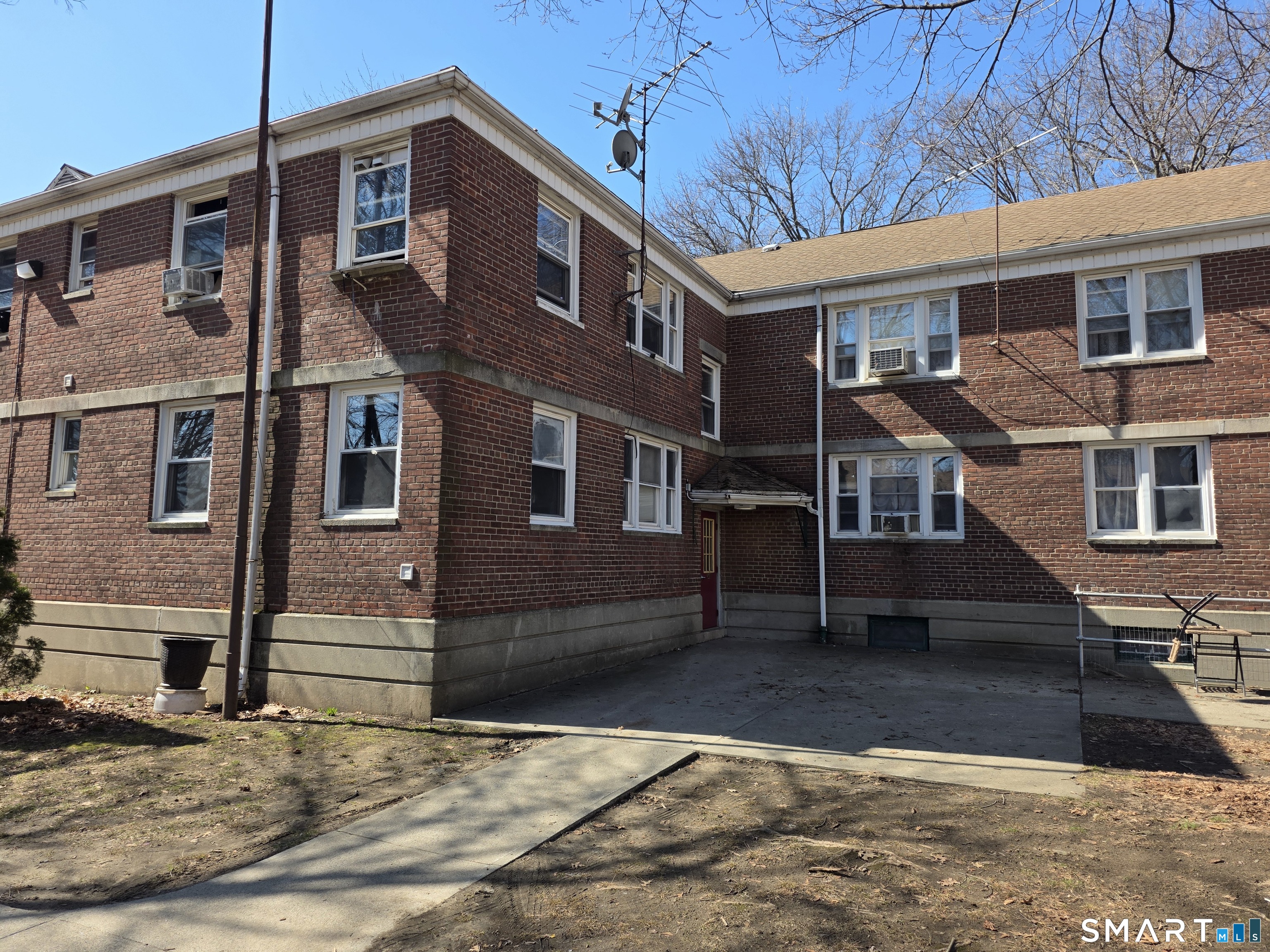 340 Success Bldg 89 14 Avenue Property Photo 1