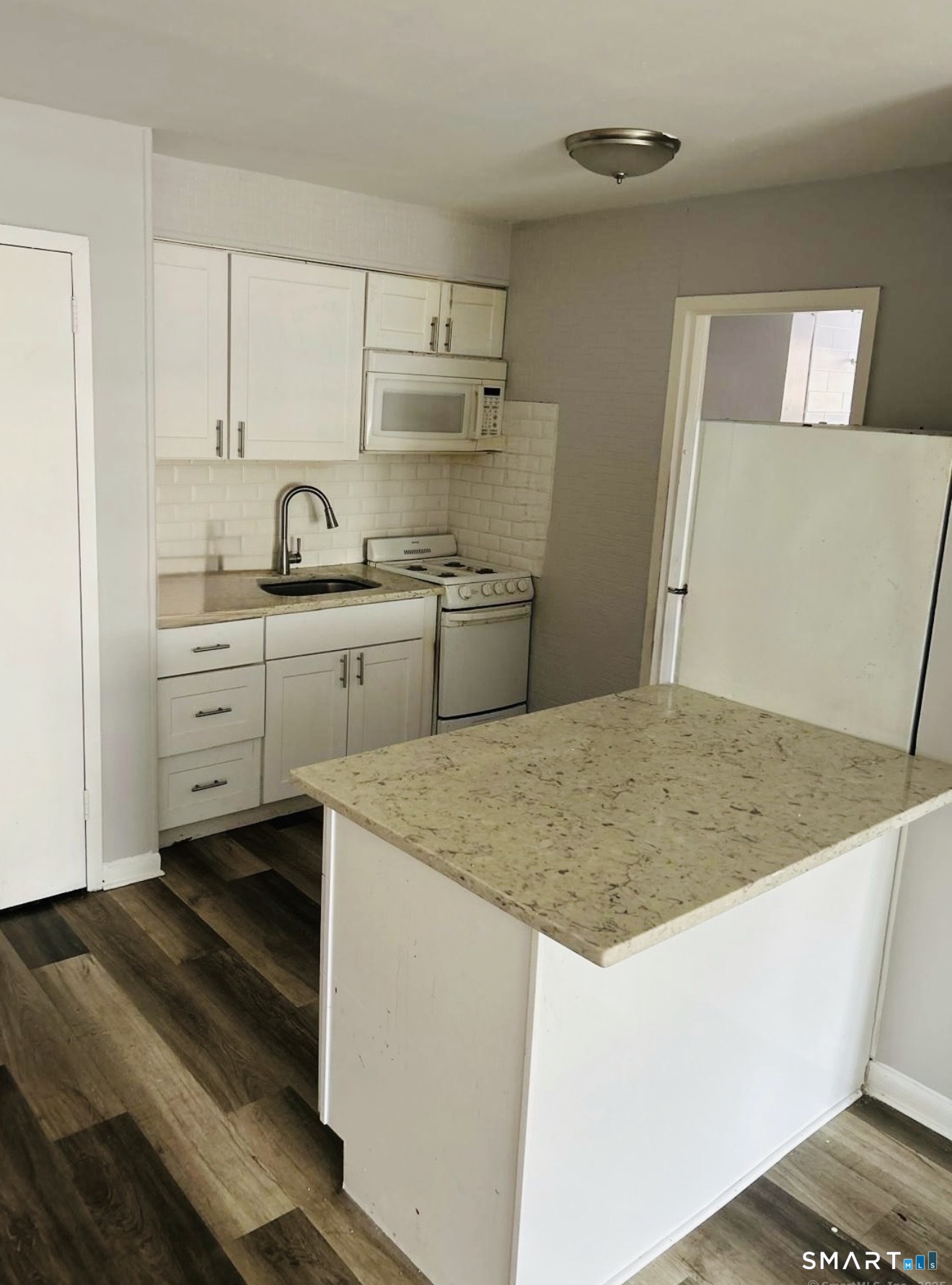 80 Taft APT 5 Avenue Property Photo 1