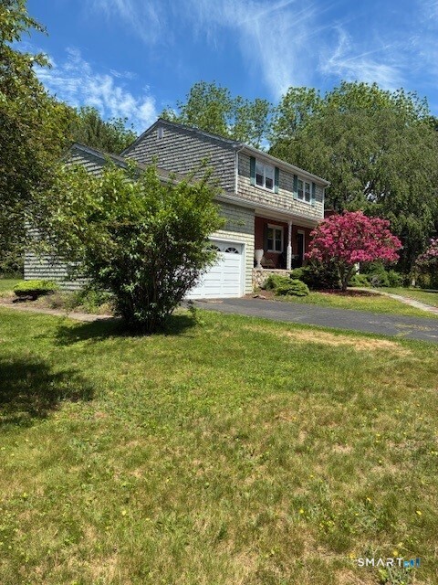 11 Williamsburg Drive Property Photo 3