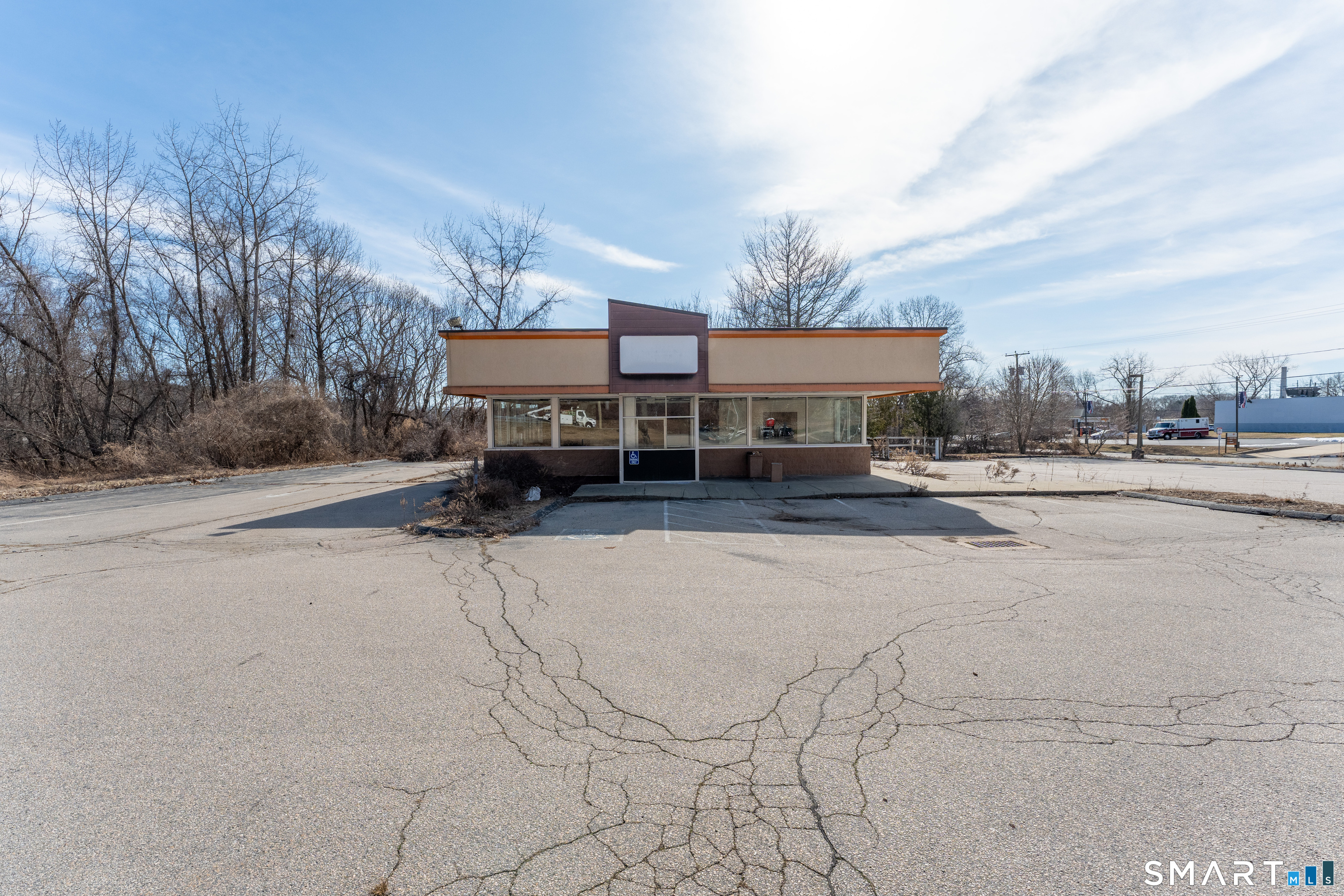 641 Norwich New London Turnpike Property Photo 1