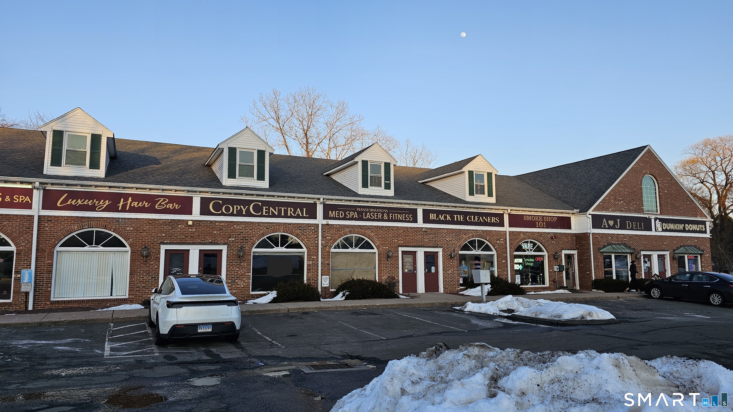 700 Poquonock Avenue Property Photo 1