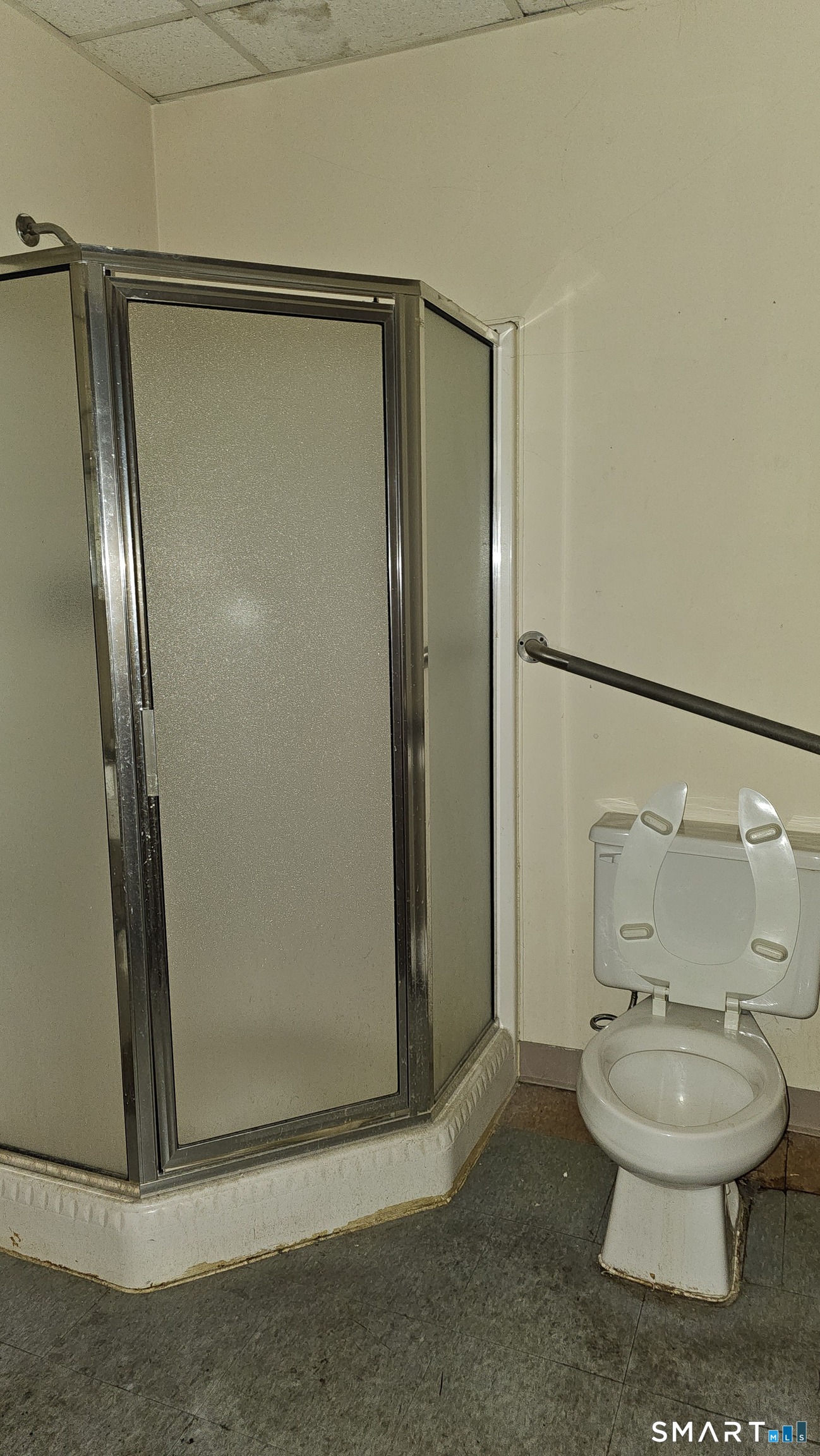 700 Poquonock Avenue Property Photo 6