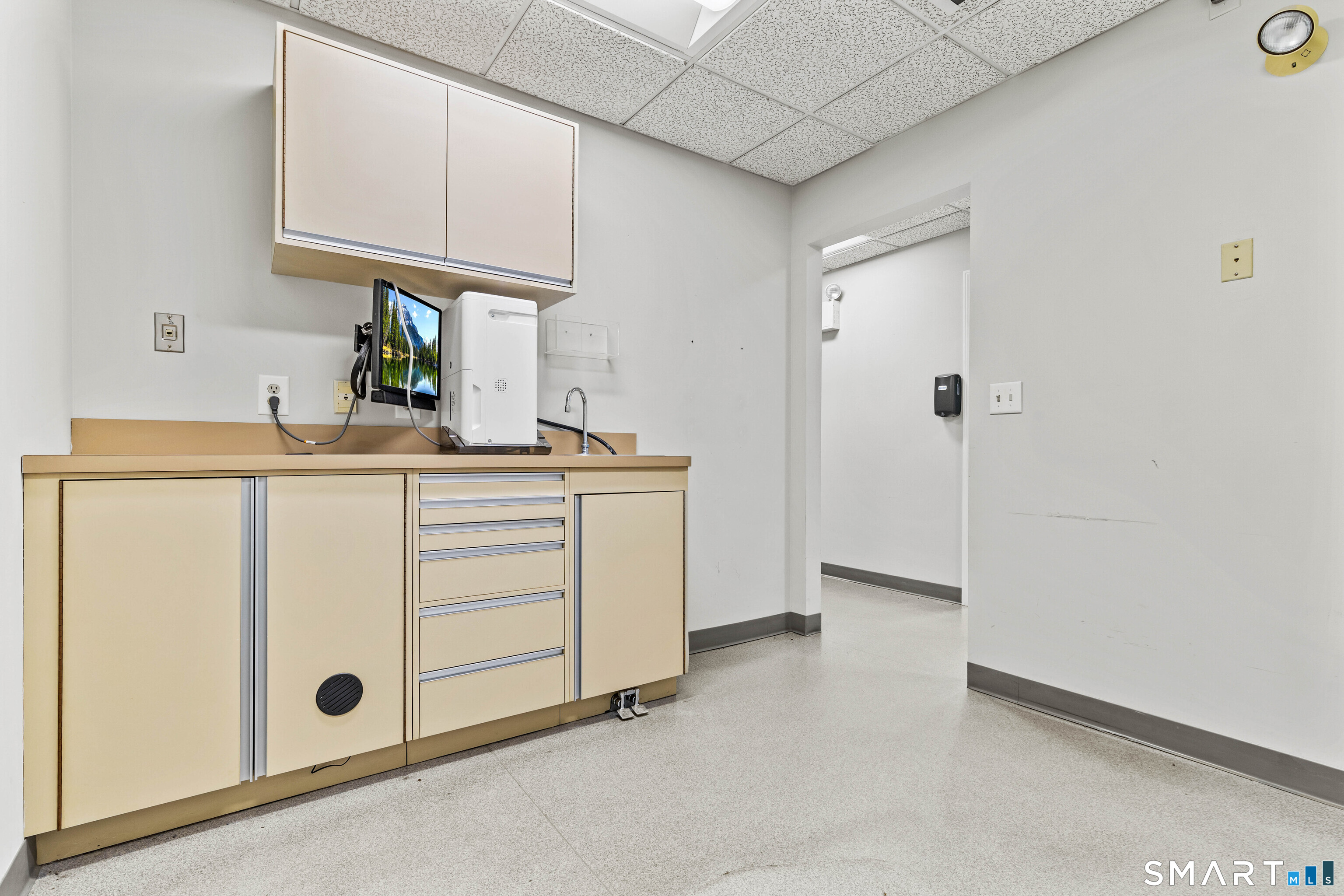 256 Boston Post Road Property Photo 12
