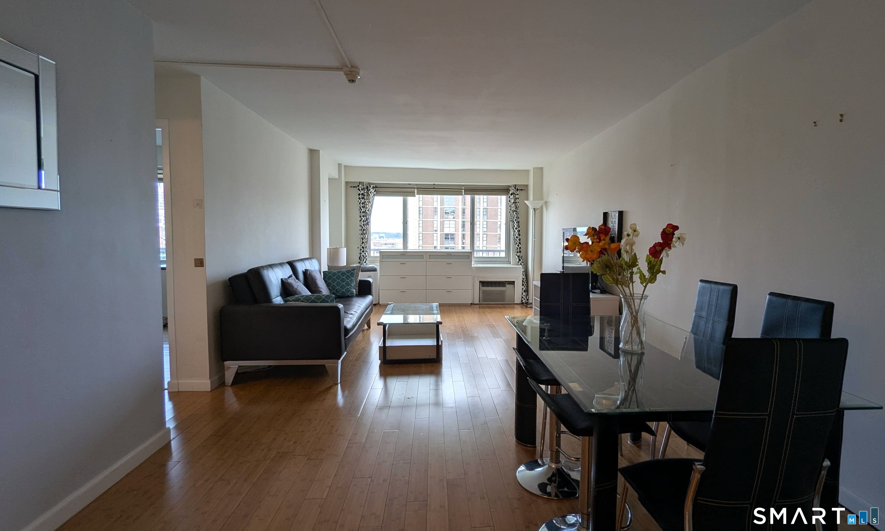 100 York 15m Street Property Photo 5