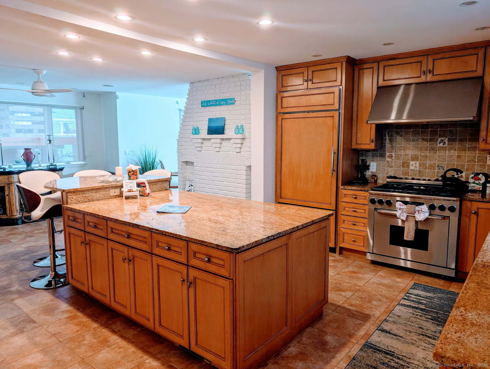 248 Cosey Beach Avenue Property Photo 10