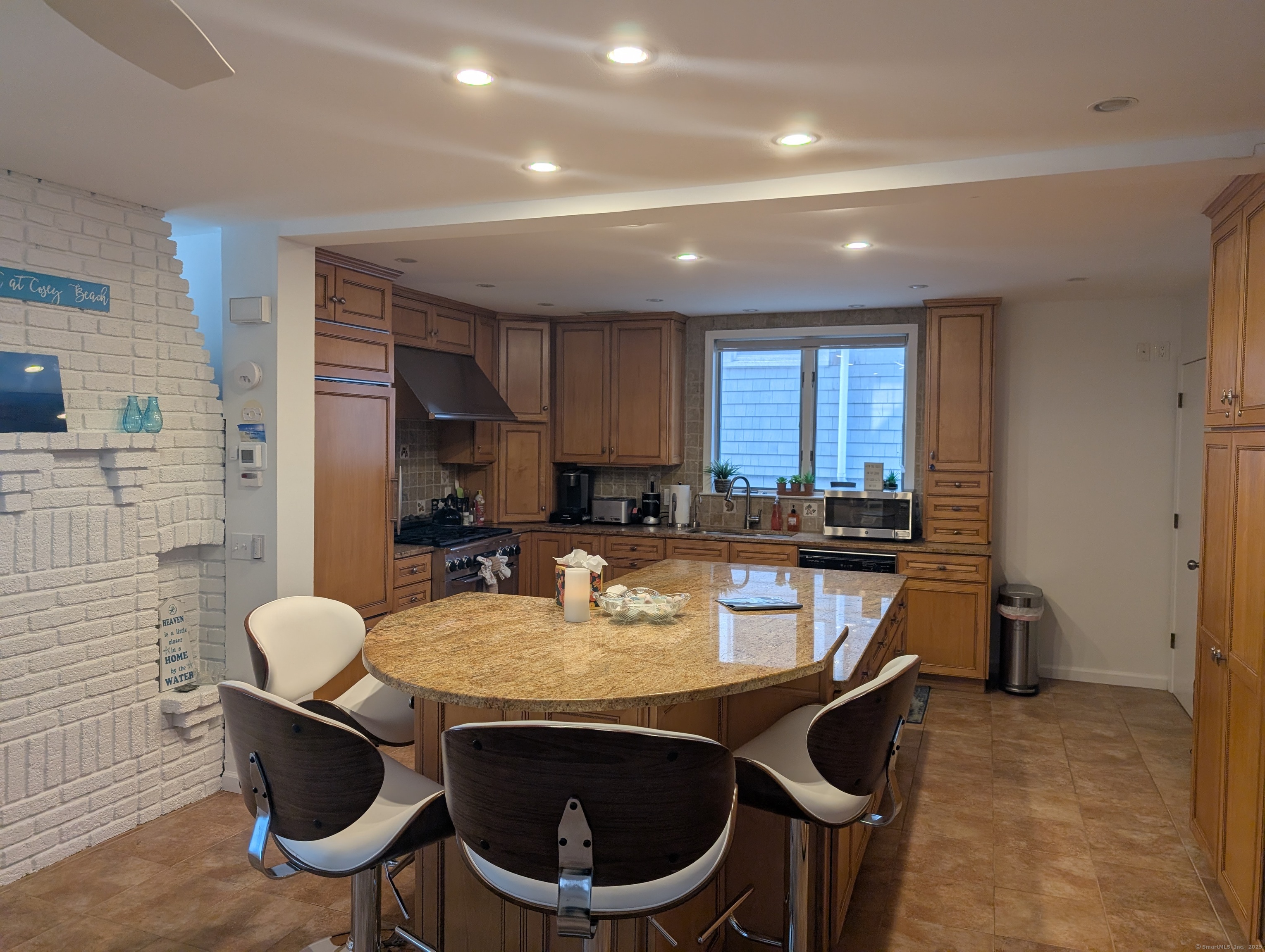 248 Cosey Beach Avenue Property Photo 11