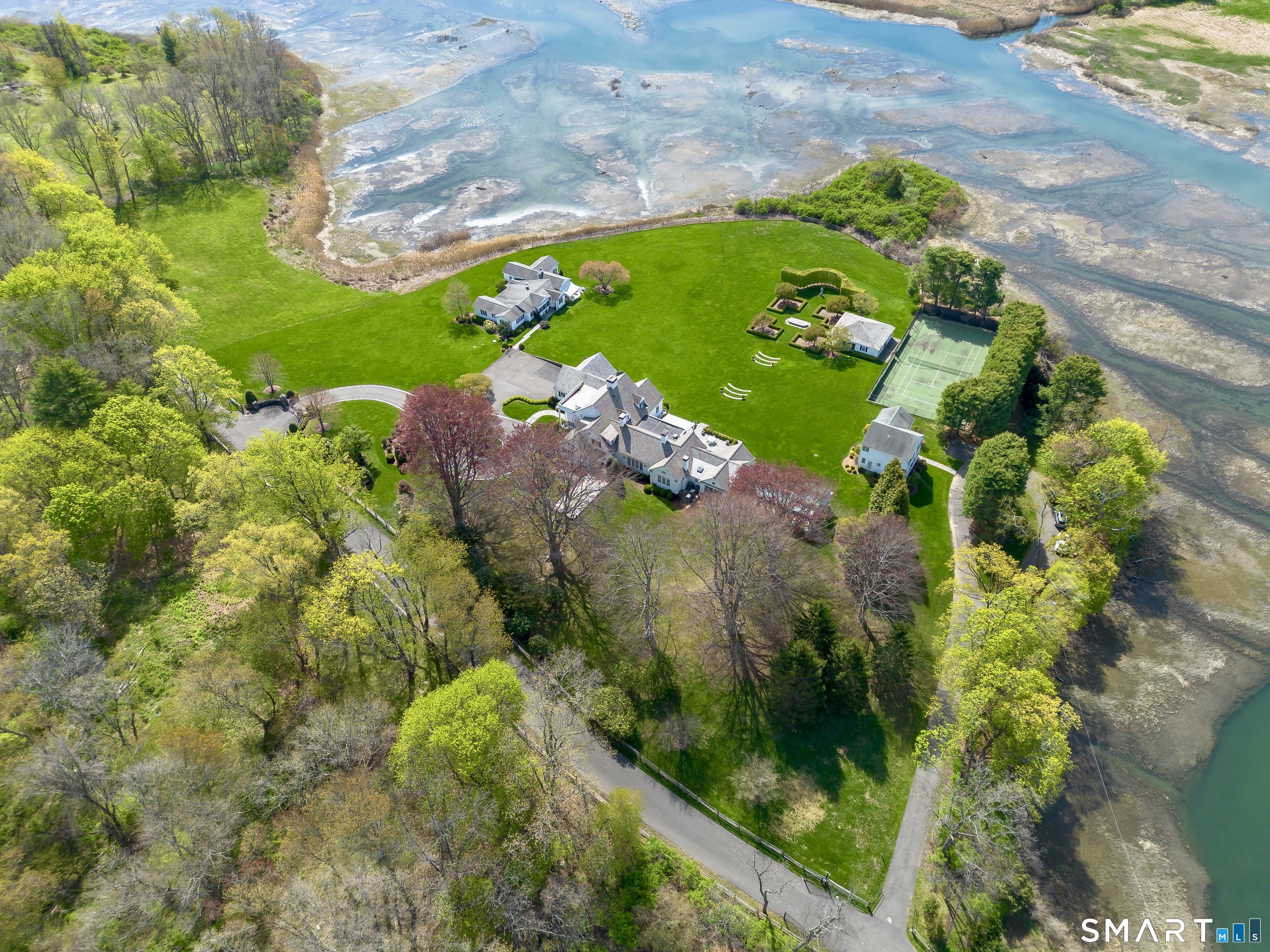 4 Sherwood Island Lane Property Photo 3
