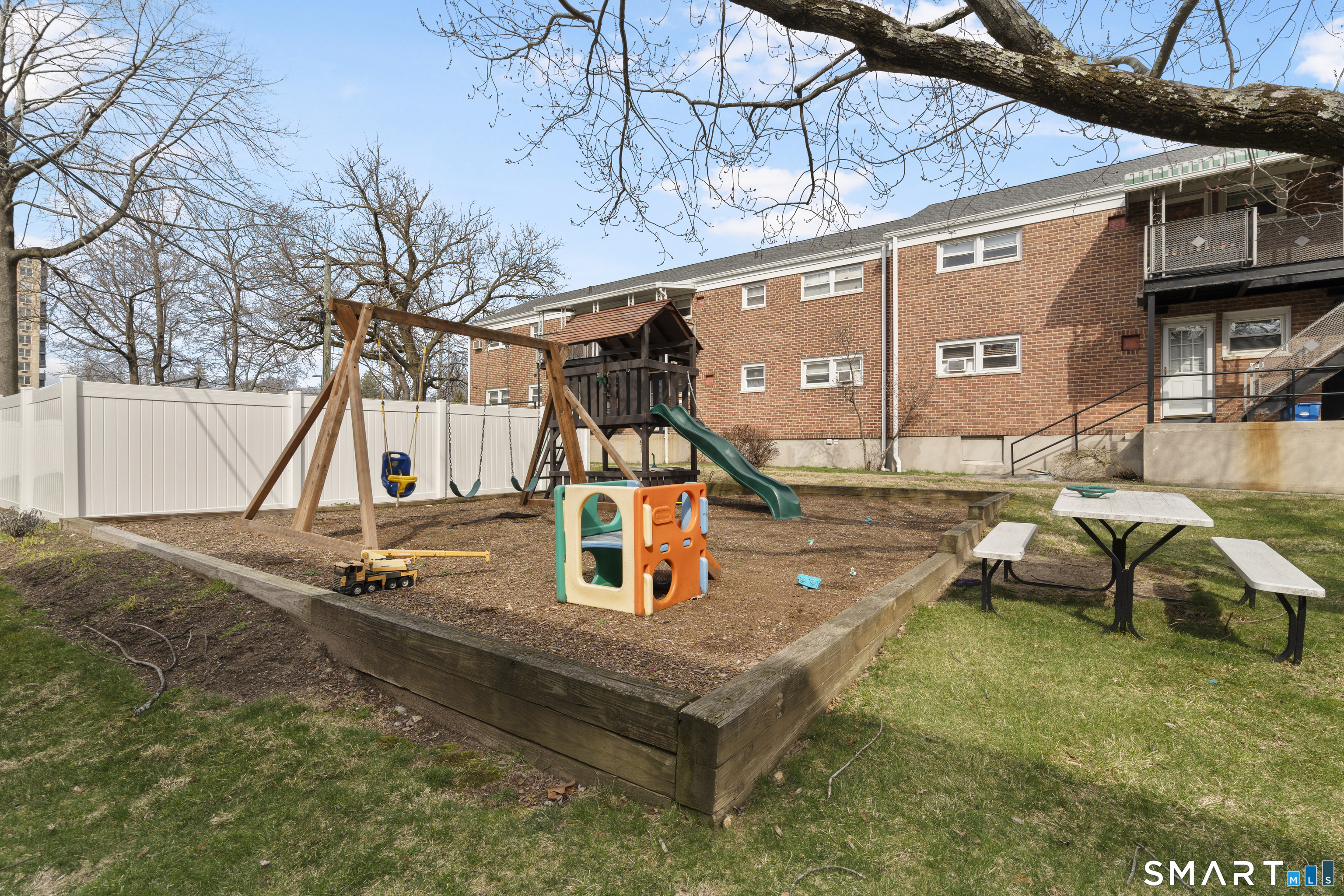 104 Strawberry Hill 1 Avenue Property Photo 36