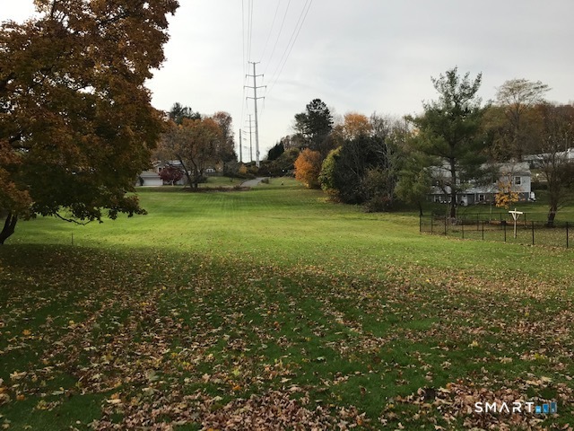 2643 Easton Turnpike Property Photo 3