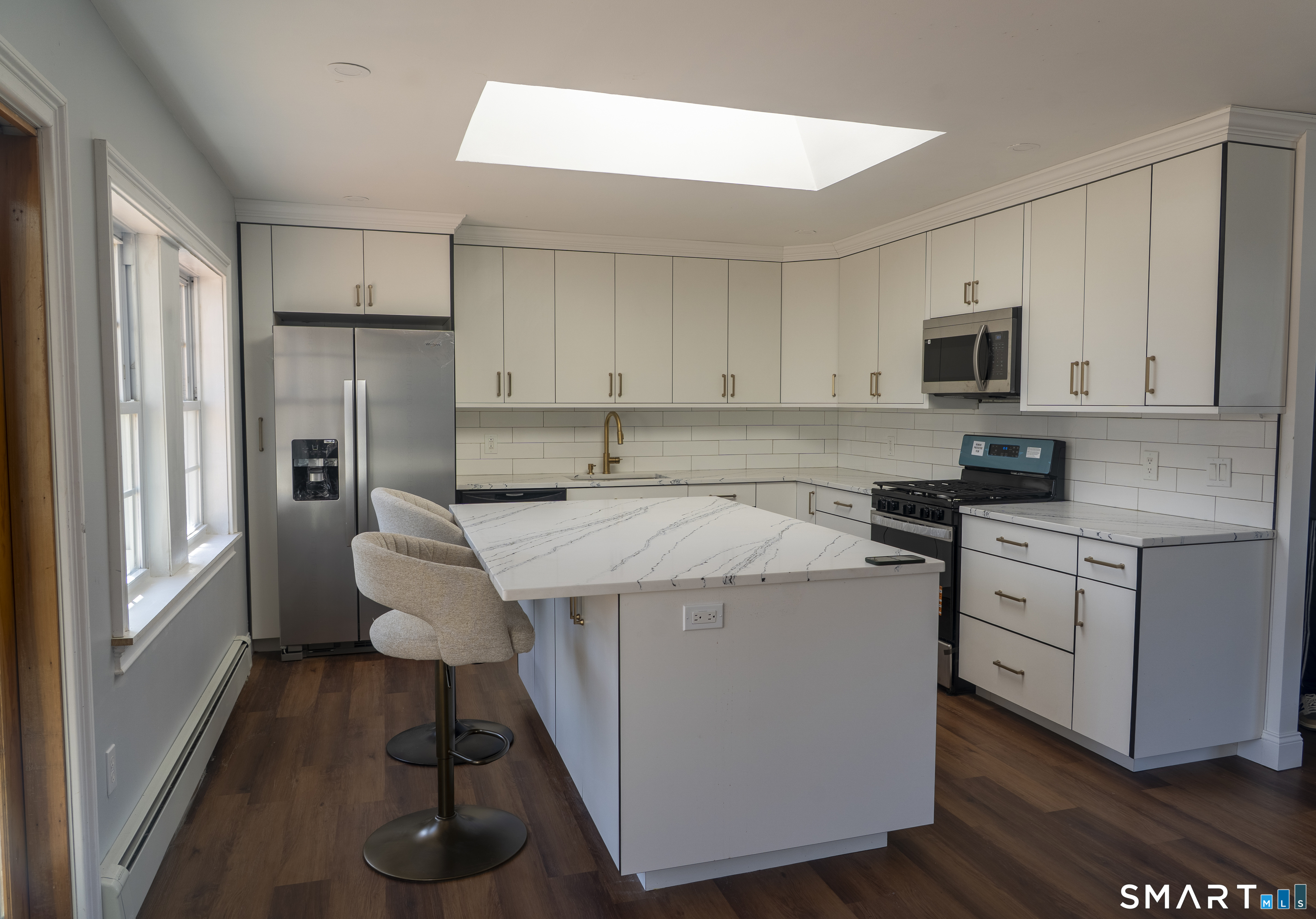 430 Albert Avenue Property Photo 1